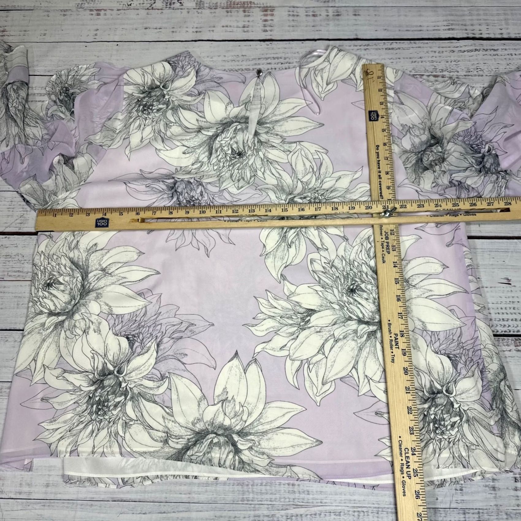 Vince Camuto Vince Camuto Womens Blouse 3X Lilac/White Long Ruffled Sleeve Floral Keyhole Size XXL / US 16-18 / IT 52-54 - 2 Thumbnail