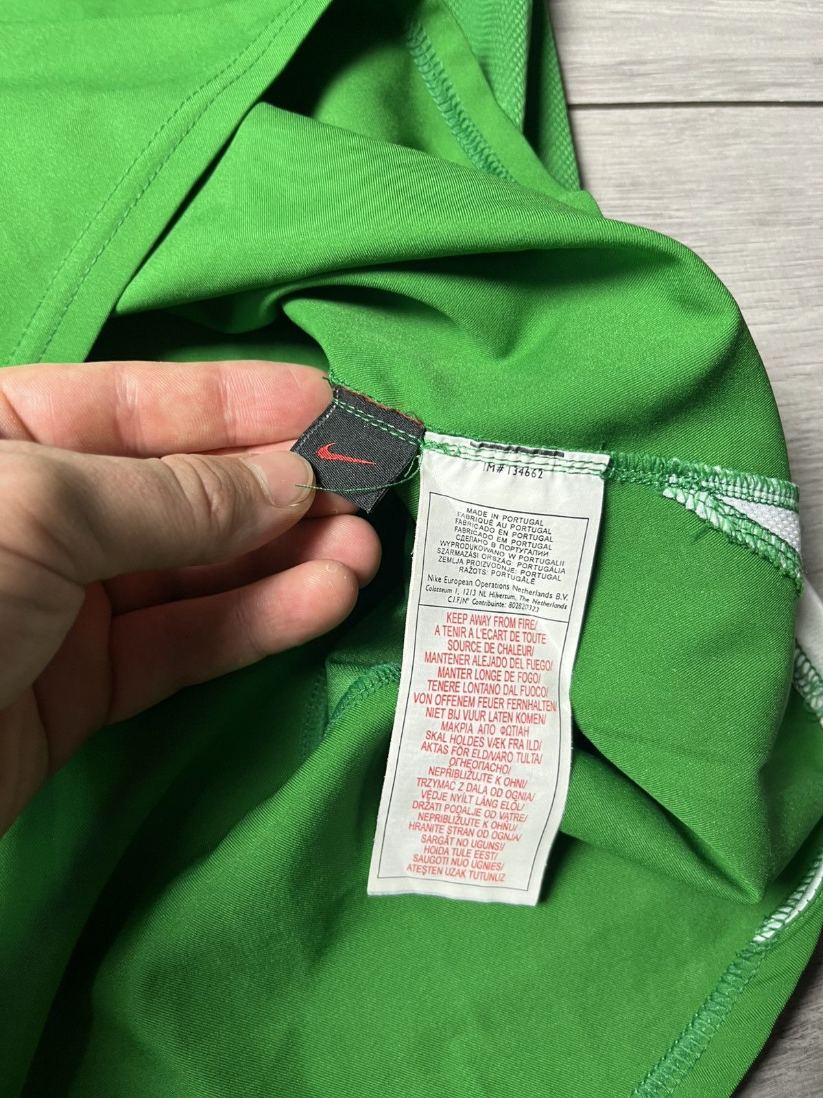 Nike Celtic Jersey Away football 2005/6 Green Nike Mens Size L Size US L / EU 52-54 / 3 - 6 Thumbnail