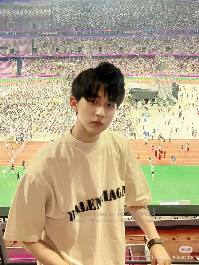 Balenciaga Balenciaga Letter Round Neck T-Shirt with Worn Effect, Siz Size US XS / EU 42 / 0 - 5 Thumbnail
