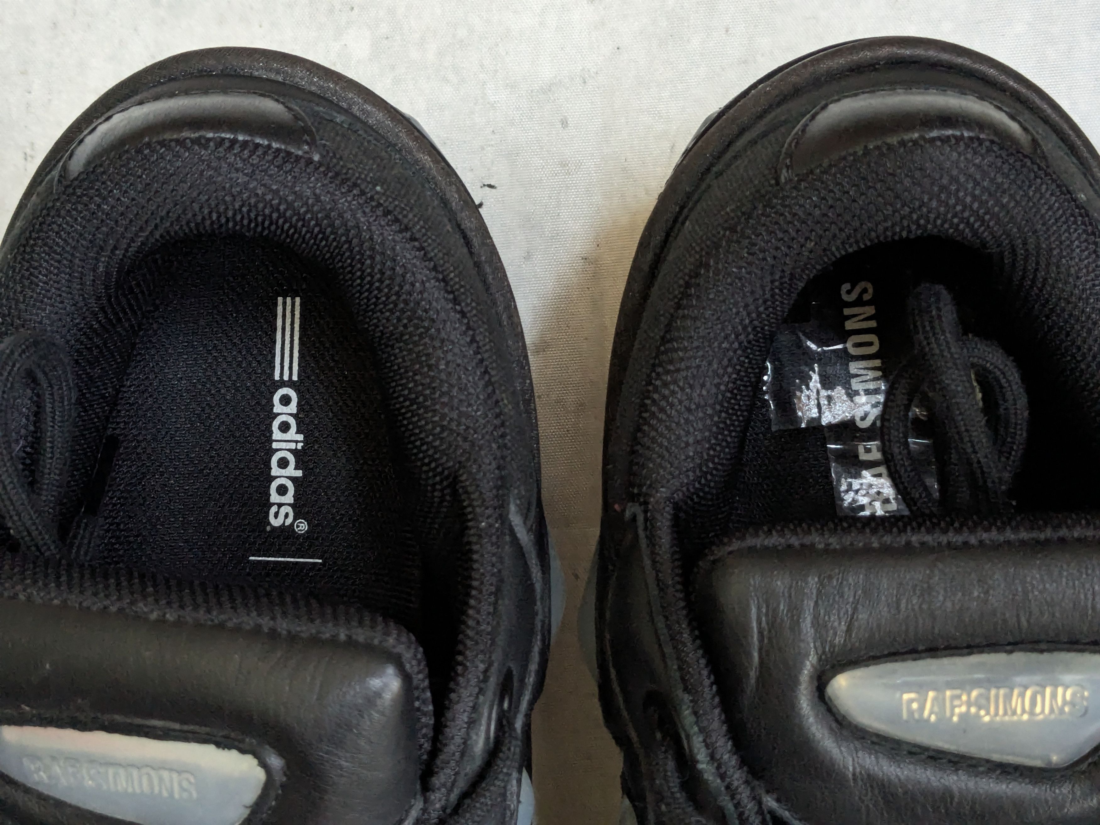 Raf Simons Adidas x Raf Simons Ozweego Black Corn 9 BB6741 Size US 9 / EU 42 - 6 Thumbnail