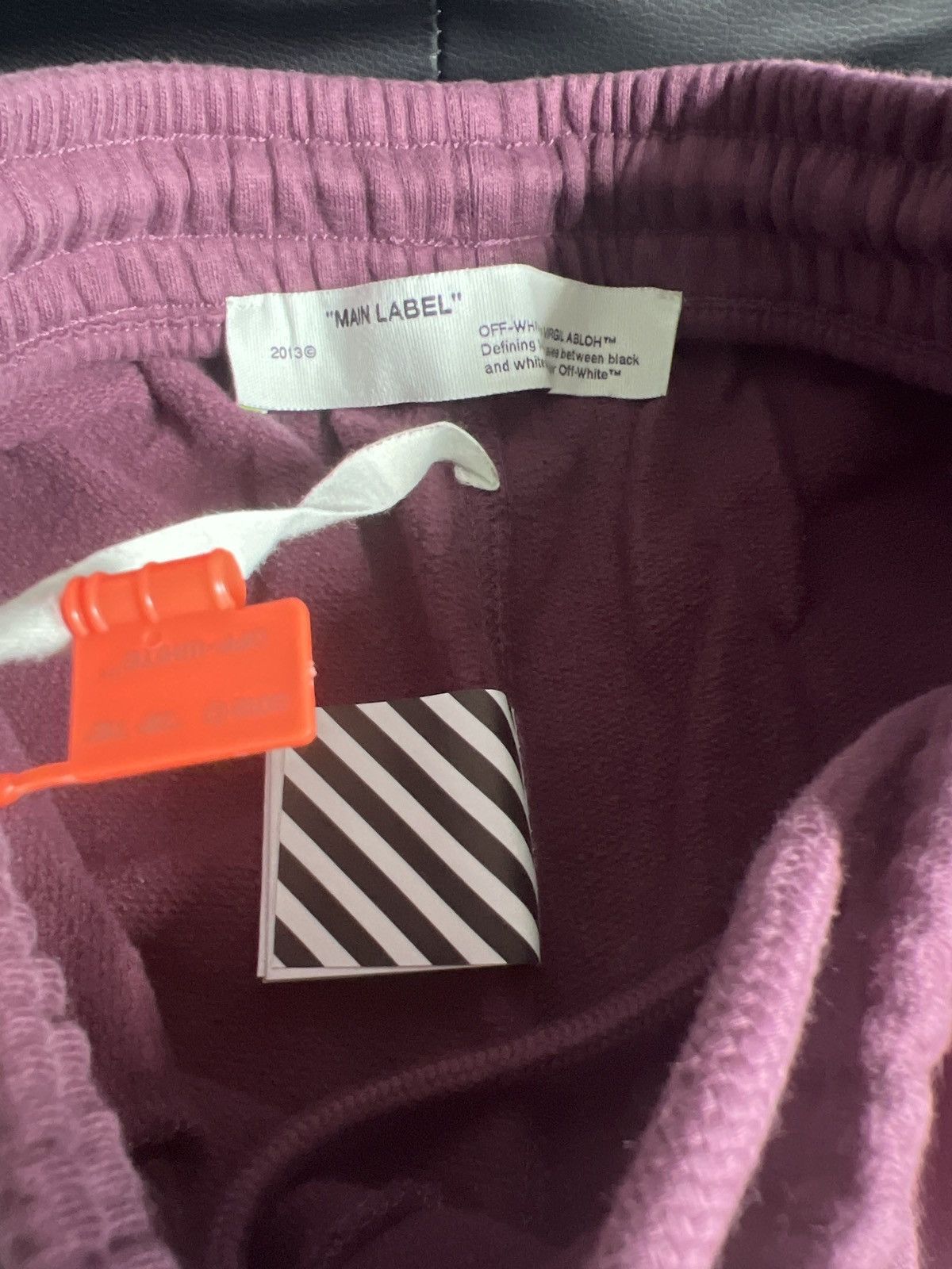 Off-White Off-White Tape Arrows Sweat Shorts size XXS Size US 26 / EU 42 - 4 Thumbnail