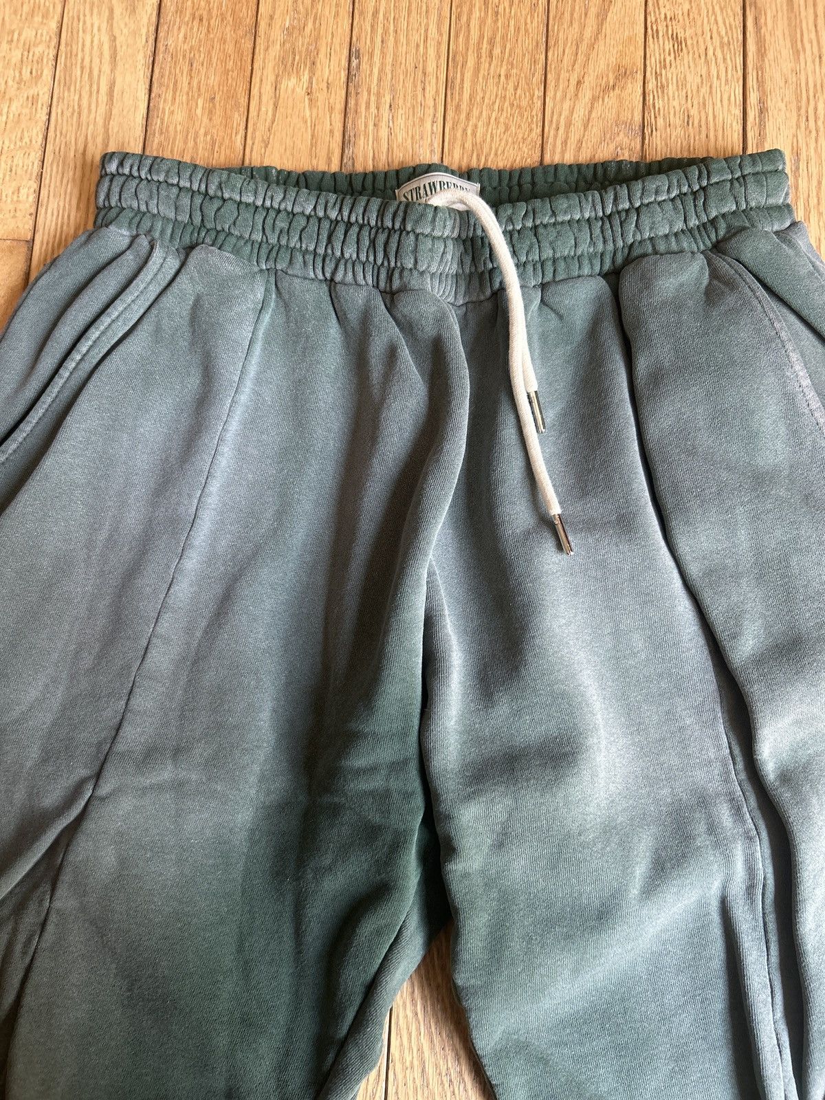 Strawberry Strawberry sun faded sweatpants Size US 36 / EU 52 - 2 Thumbnail