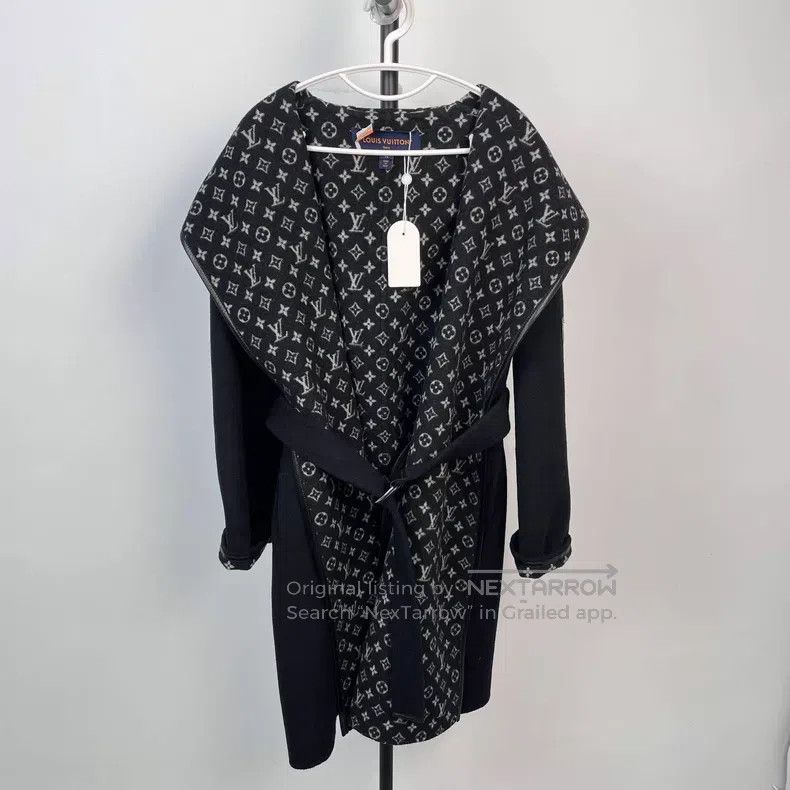 Louis Vuitton Louis Vuitton Black Old Flower Full Print Bathrobe Coat Size XXS / US 00 / IT 34 - 1 Thumbnail