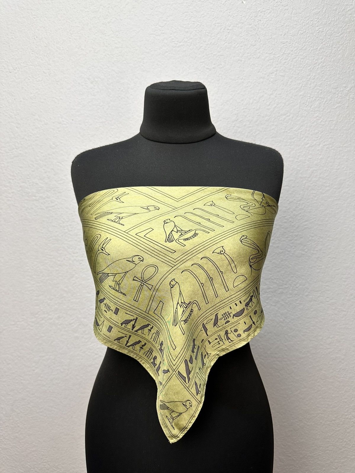 Other Made Japan Egyptian print silk scarf vintage museum piece Size ONE SIZE - 10 Thumbnail