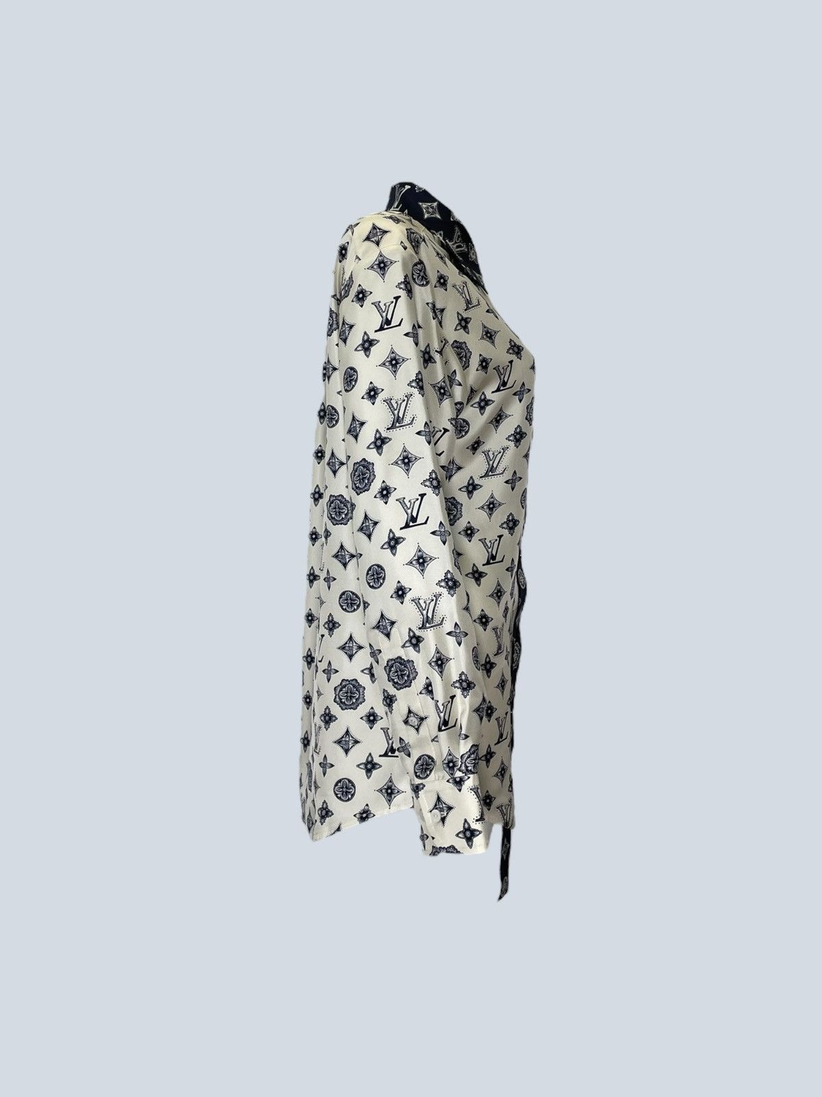 Louis Vuitton Louis Vuitton Monogram silk twill shirt, 38fr. Size S / US 4 / IT 40 - 4 Thumbnail