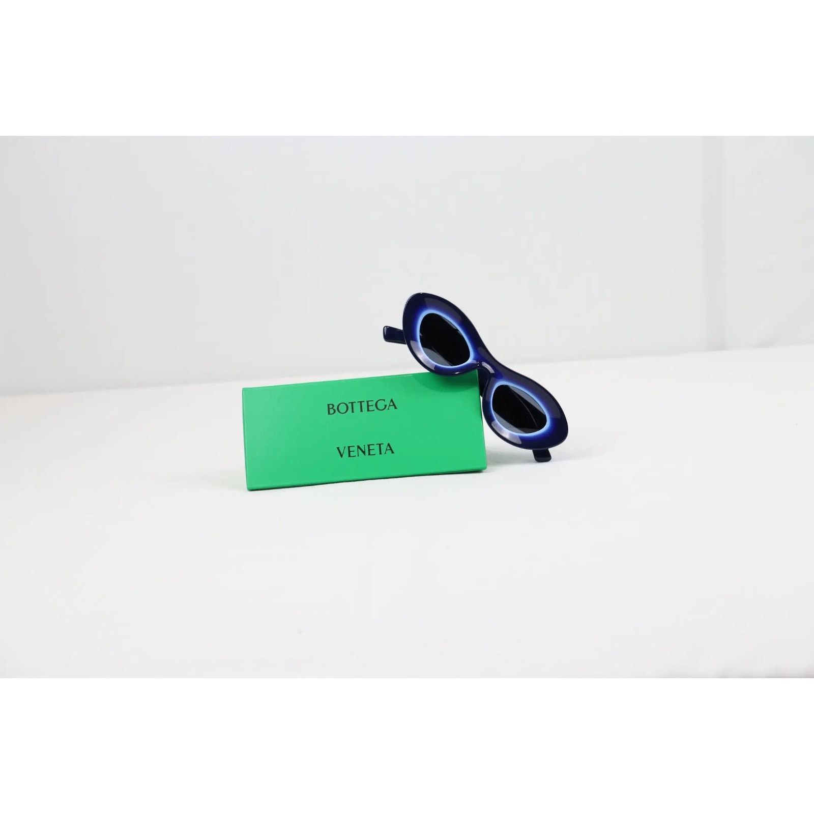 Bottega Veneta o1rshd Size: OS / Logo Frame Sunglasses in Blue Size ONE SIZE - 11 Thumbnail