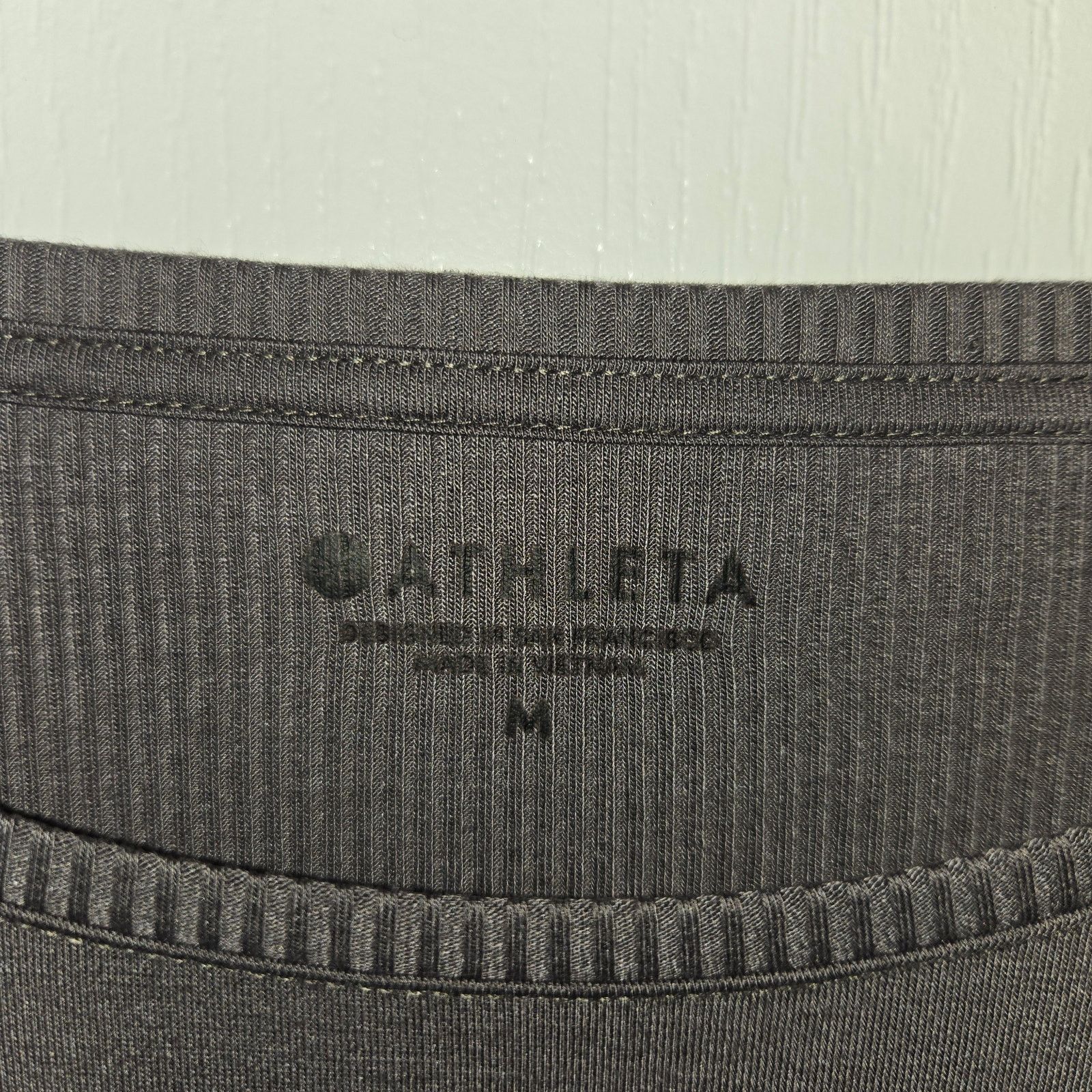 Athleta Athleta Essence Semi-Fit long sleeve shirt top Size M Gray Size M / US 6-8 / IT 42-44 - 3 Thumbnail