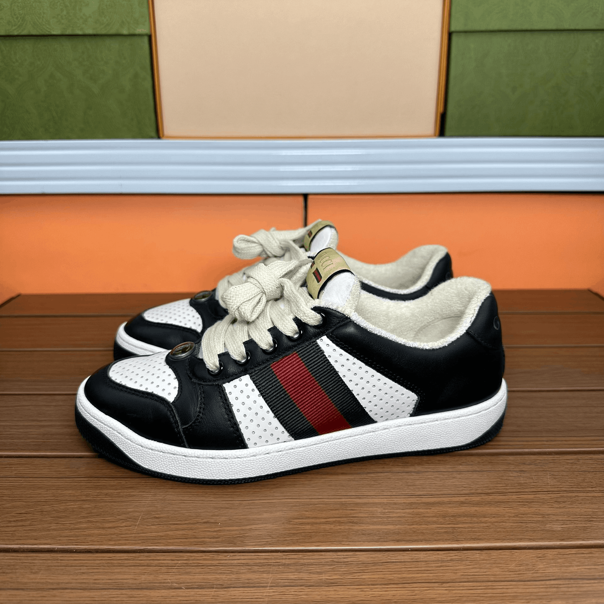 Gucci Gucci Black Lowtop Sneakers it_35-5 Women Size US 5.5 / IT 35.5 - 1 Thumbnail