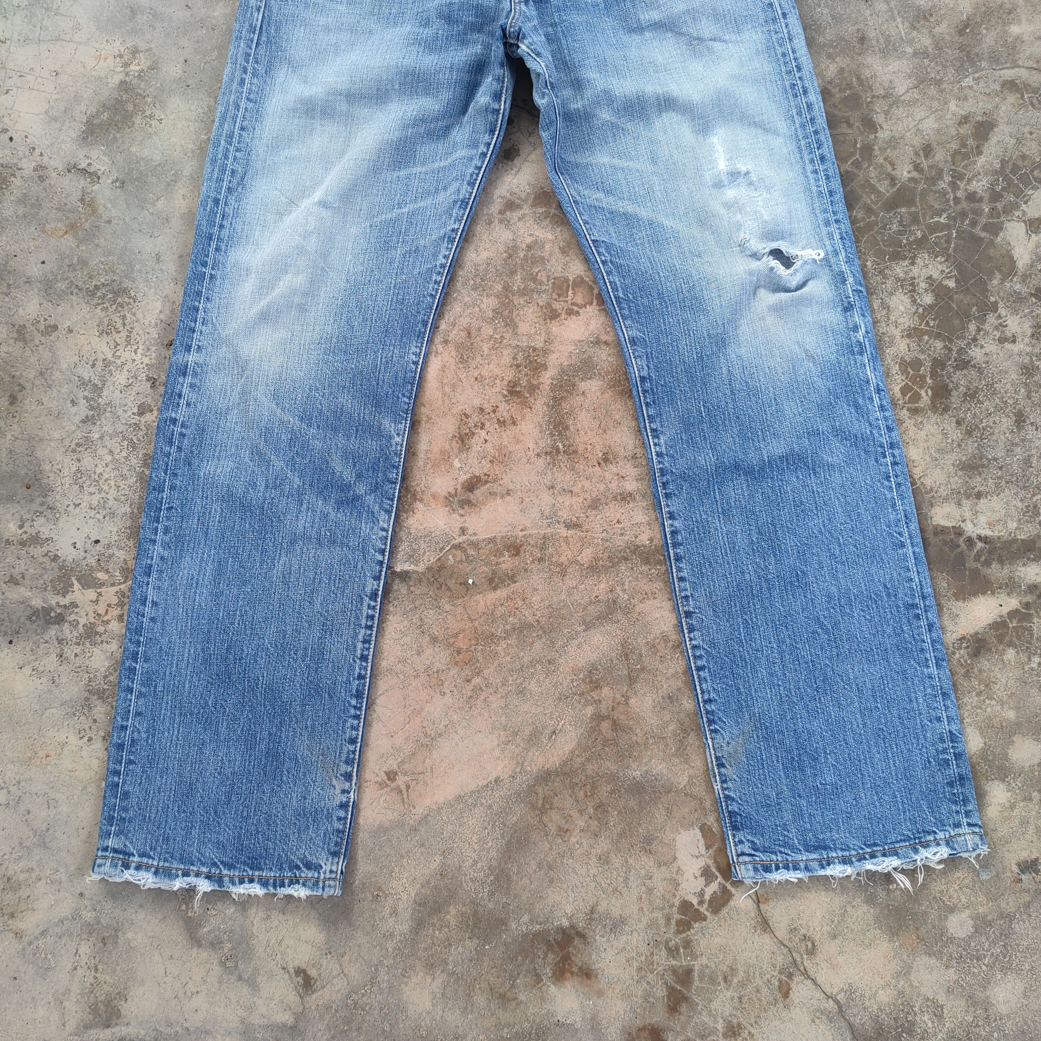Levi's Vintage Clothing VINTAGE LEVI'S 501 FADED DISTRESSED DENIM JEAN PANTS Size US 33 - 4 Thumbnail