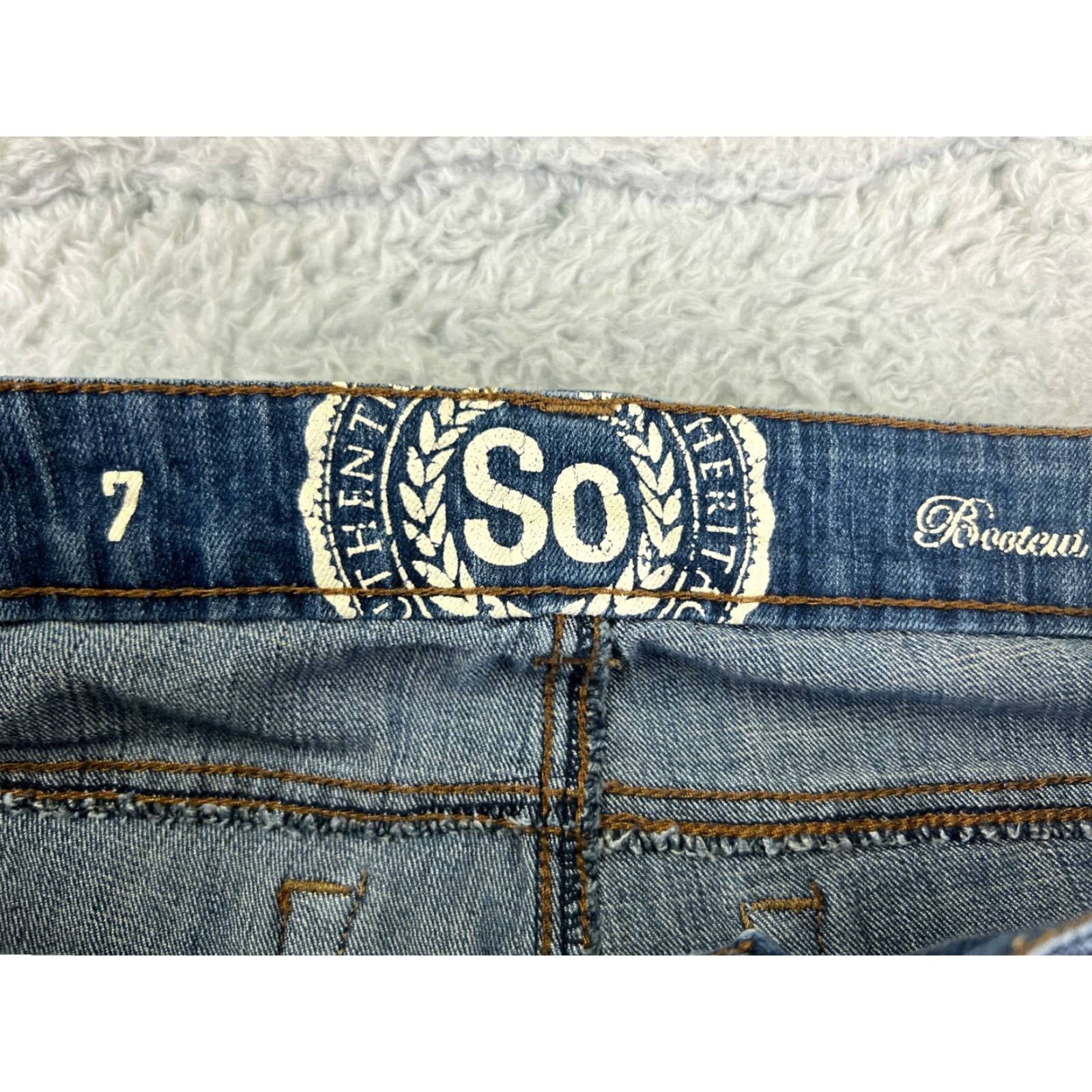Vintage VINTAGE American Heritage Women's Jeans Bootcut Low Rise 7 Blue Denim Stretch Distressed 30-inch Inseam Size 28" / US 6 / IT 42 - 6 Thumbnail