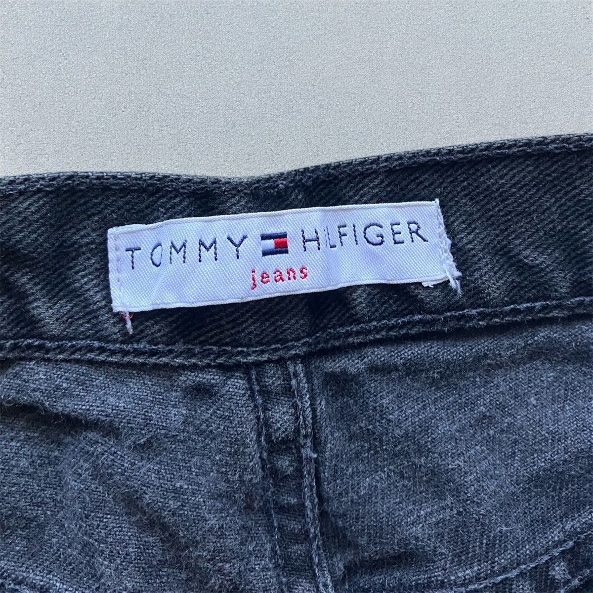 Tommy Hilfiger Vintage 90s Tommy Hilfiger Jeans Women’s Black Denim VTG Y2K Size 27" / US 4 / IT 40 - 9 Thumbnail