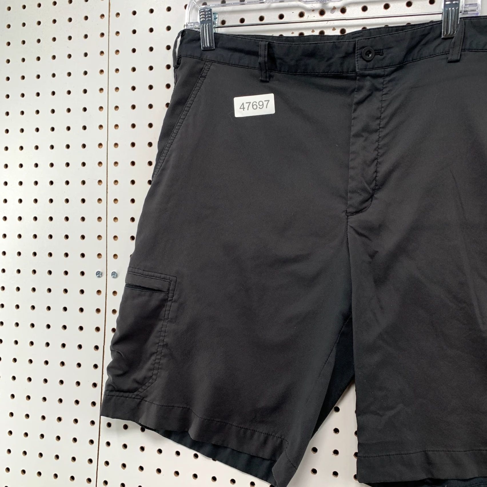 Nike Nike Golf Cargo Shorts Mens 36 Black Pockets Active Preppy 36x11 Size US 36 / EU 52 - 6 Thumbnail