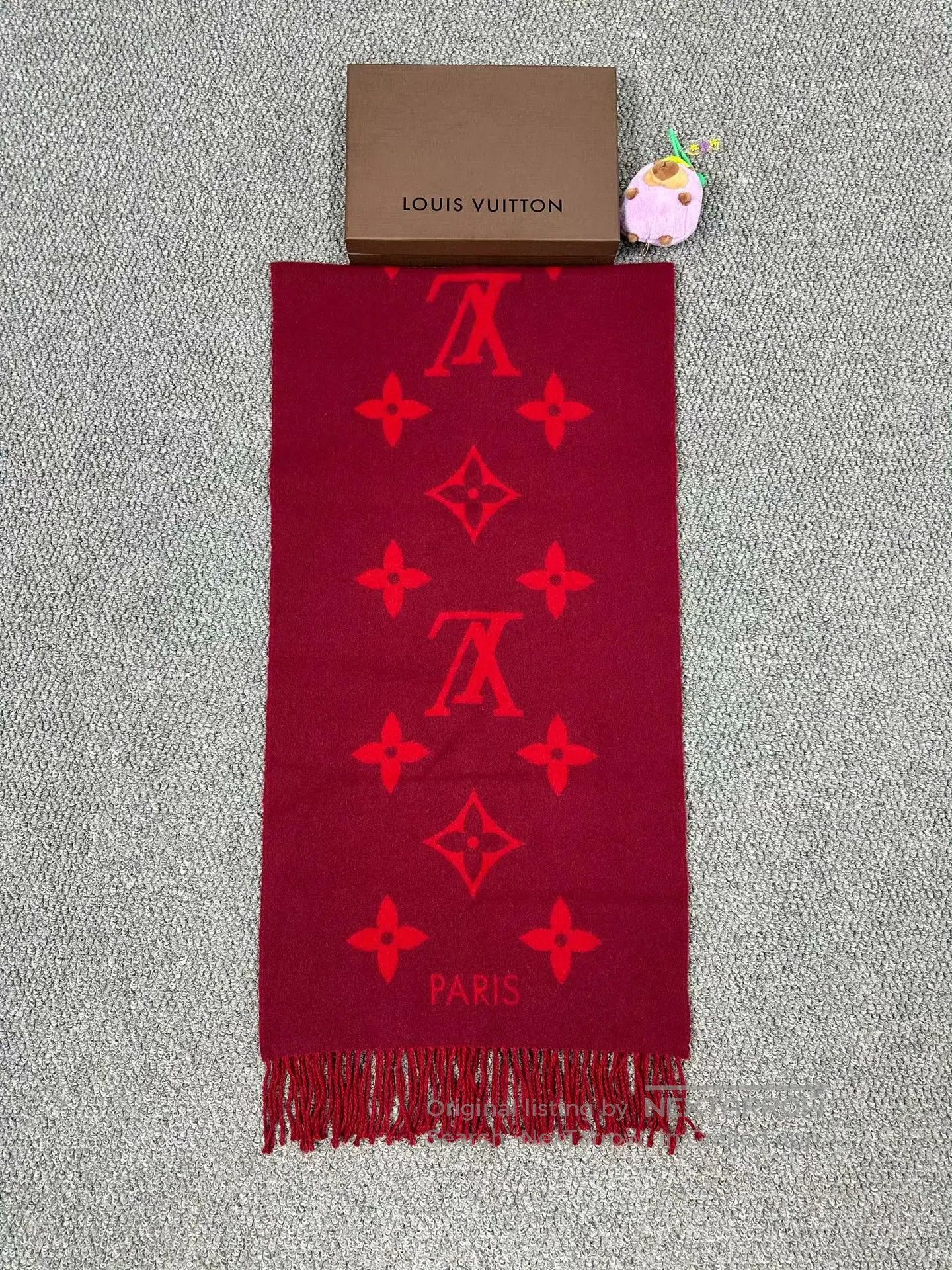 Louis Vuitton Louis Vuitton Red Printed Logo Double-Sided Cashmere Scarf Size ONE SIZE - 2 Thumbnail