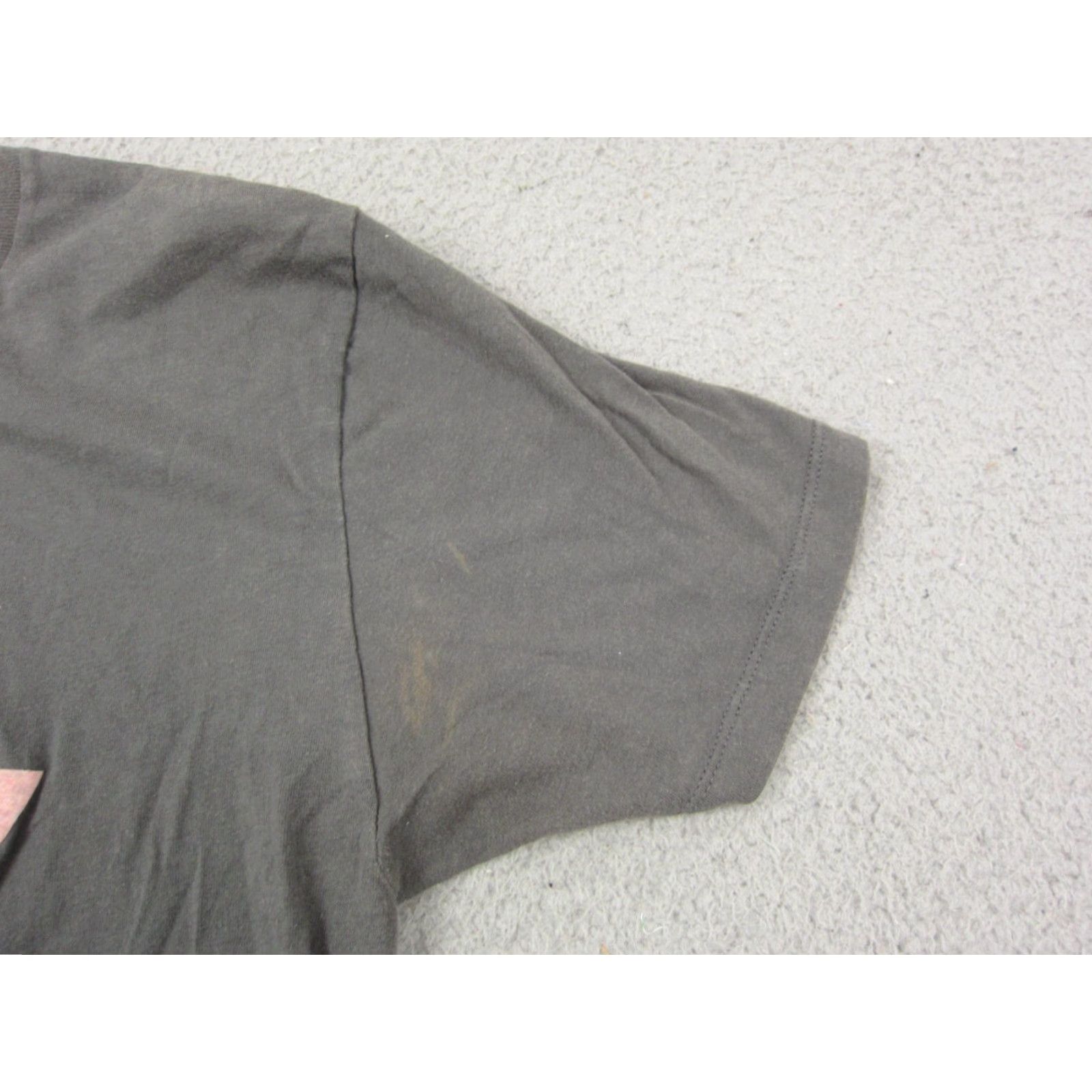 Vintage Vintage Pink Floyd Shirt Mens Small Gray 2005 Pink Pig Short Sleeve Tour Animals Shirt Size US S / EU 44-46 / 1 - 5 Thumbnail