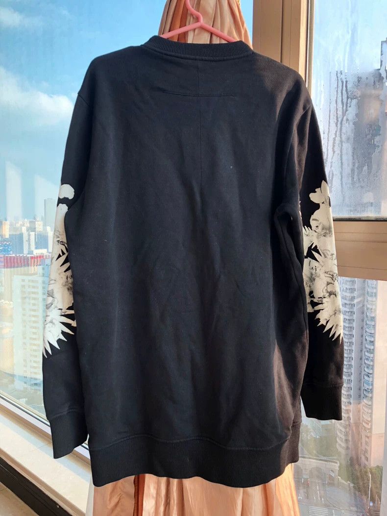 Givenchy Givenchy Long Sleeve T-Shirt Size XS Size US XS / EU 42 / 0 - 3 Thumbnail