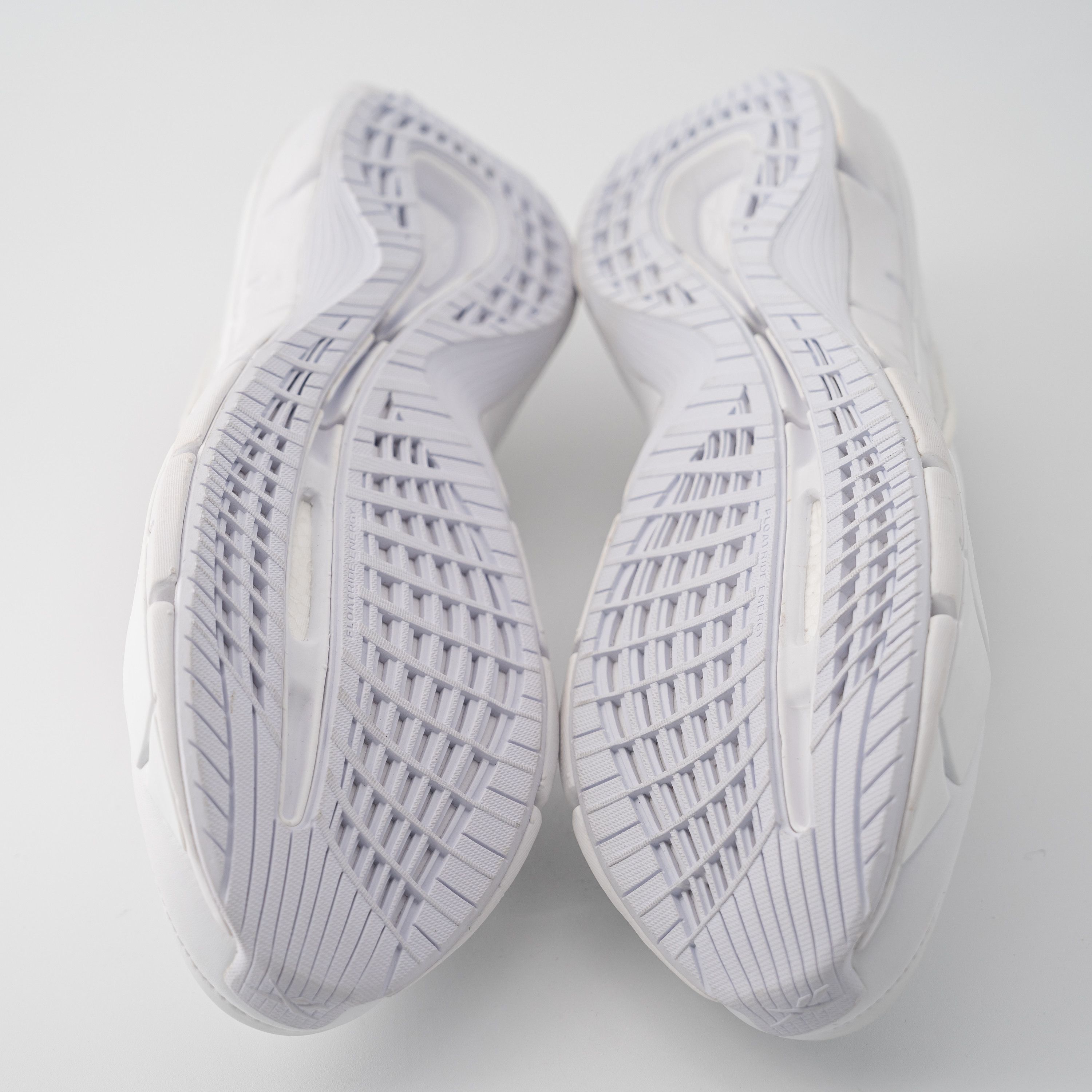 Maison Margiela × Reebok 8 Maison Margiela Reebok White Croafer Slip On Project 0 CR Size US 8 / EU 41 - 5 Thumbnail