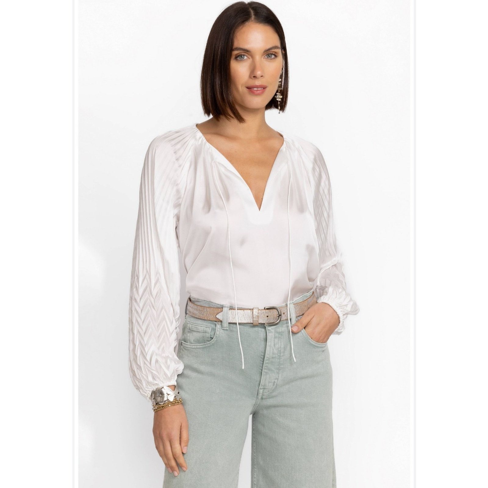 Johnny Was JOHNNY WAS Gemma Pleated Blouse Solid White V Neck Size M / US 6-8 / IT 42-44 - 2 Thumbnail