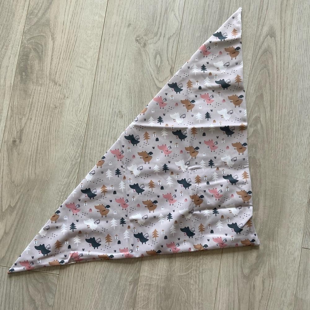 Designer Furtees Grey Flying Pigs Dog Bandana Size ONE SIZE - 1 Thumbnail