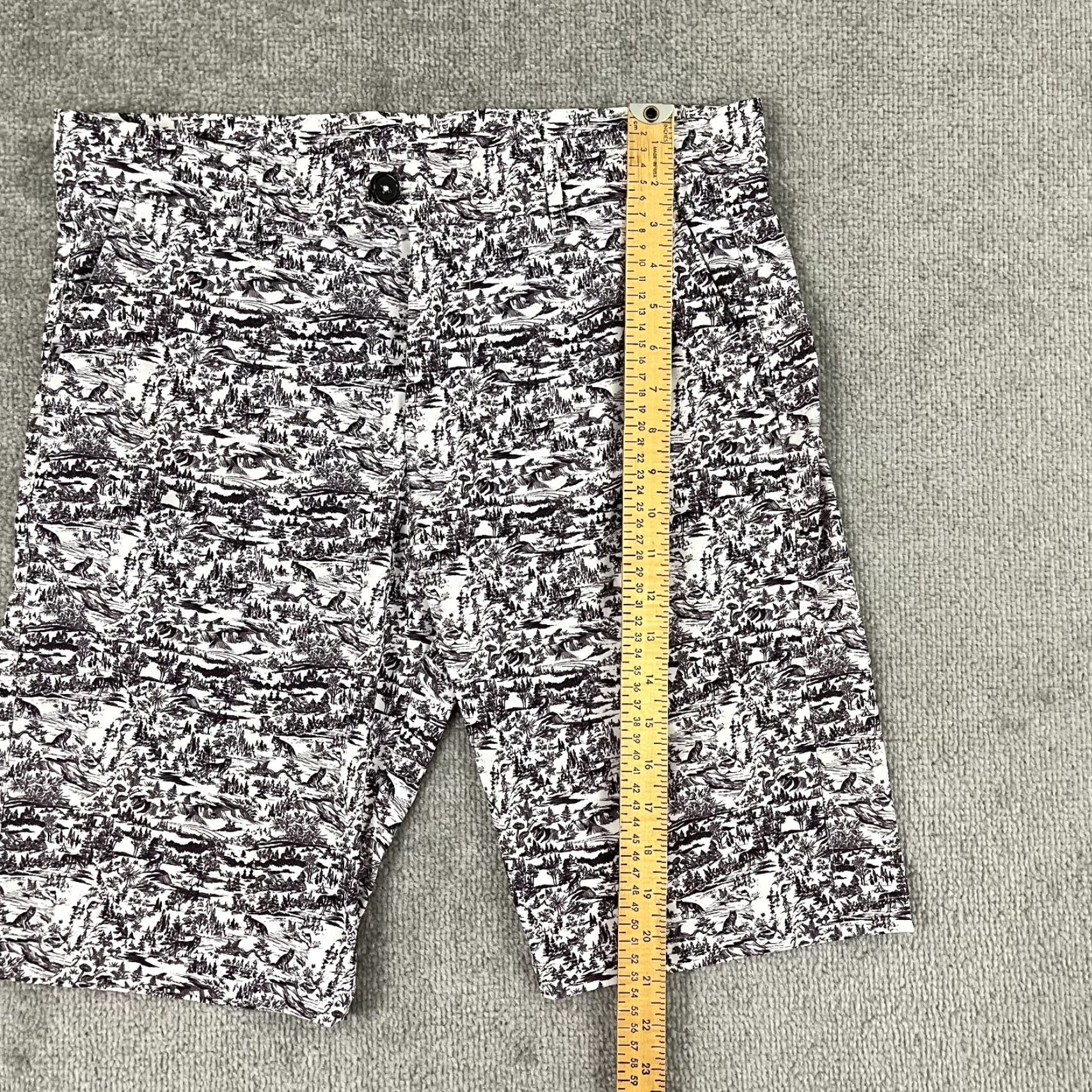 Vintage Greyson Shorts Mens 32 / 10" AOP Wolf Print Gray Golf Performance Chino Size US 32 / EU 48 - 5 Thumbnail