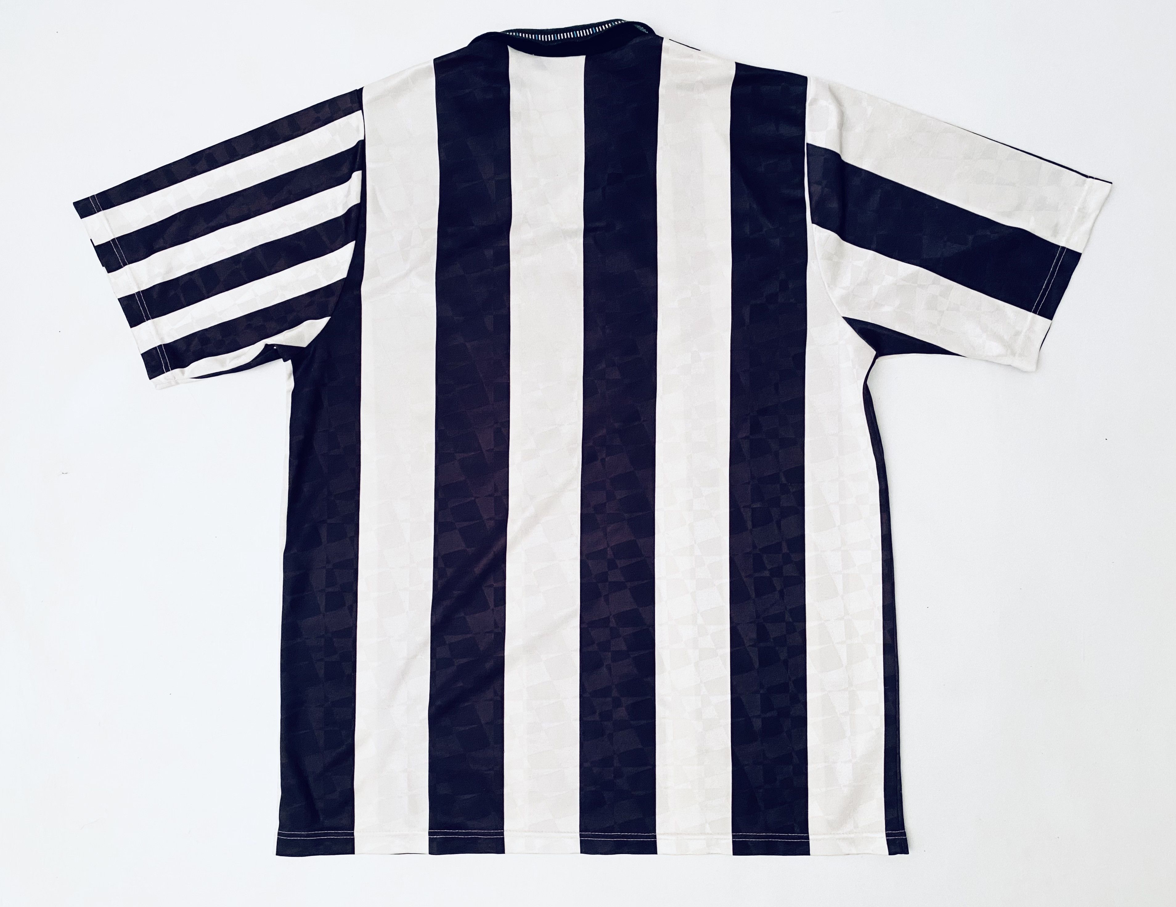 Umbro Newcastle United Home Football Shirt 1990 - 1991 - 1992 Size US XL / EU 56 / 4 - 6 Thumbnail