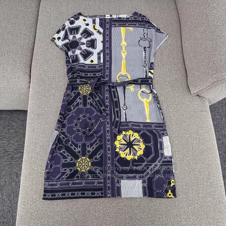 Hermes Hermes Early spring style of 25, mulberry silk printed (co Size XS / US 0-2 / IT 36-38 - 2 Thumbnail