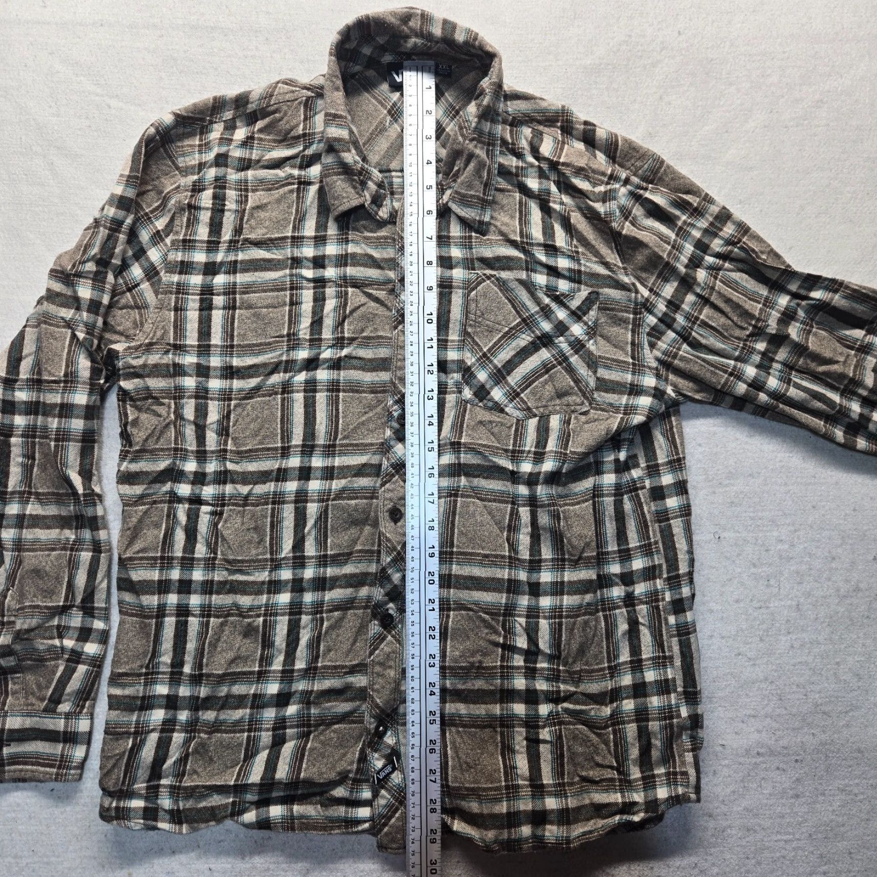Van Heusen VINTAGE Van Heusen Shirt Plaid Gray Flannel Cotton Adult 2XL Button-Up Long Sleeve Relaxed Mens XXL Gray Plaid Shirt Size US XXL / EU 58 / 5 - 6 Thumbnail