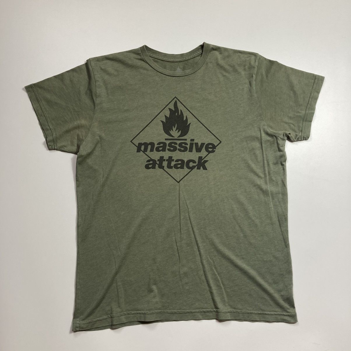 Rap Tees vintage massive attack trip hop electronic downtempo band Size US L / EU 52-54 / 3 - 1 Thumbnail