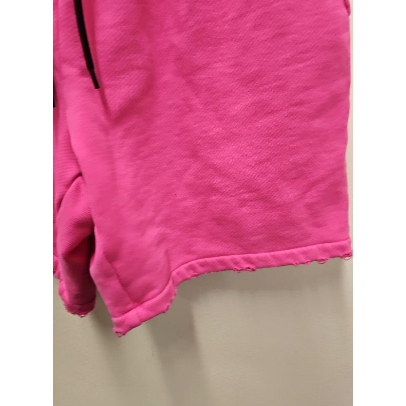 Versace VINTAGE Versace Sweat Shorts Mens Distressed Fuxia Fleece Drawstring Pockets Logo 40 Mens Size US 40 / EU 56 - 4 Thumbnail