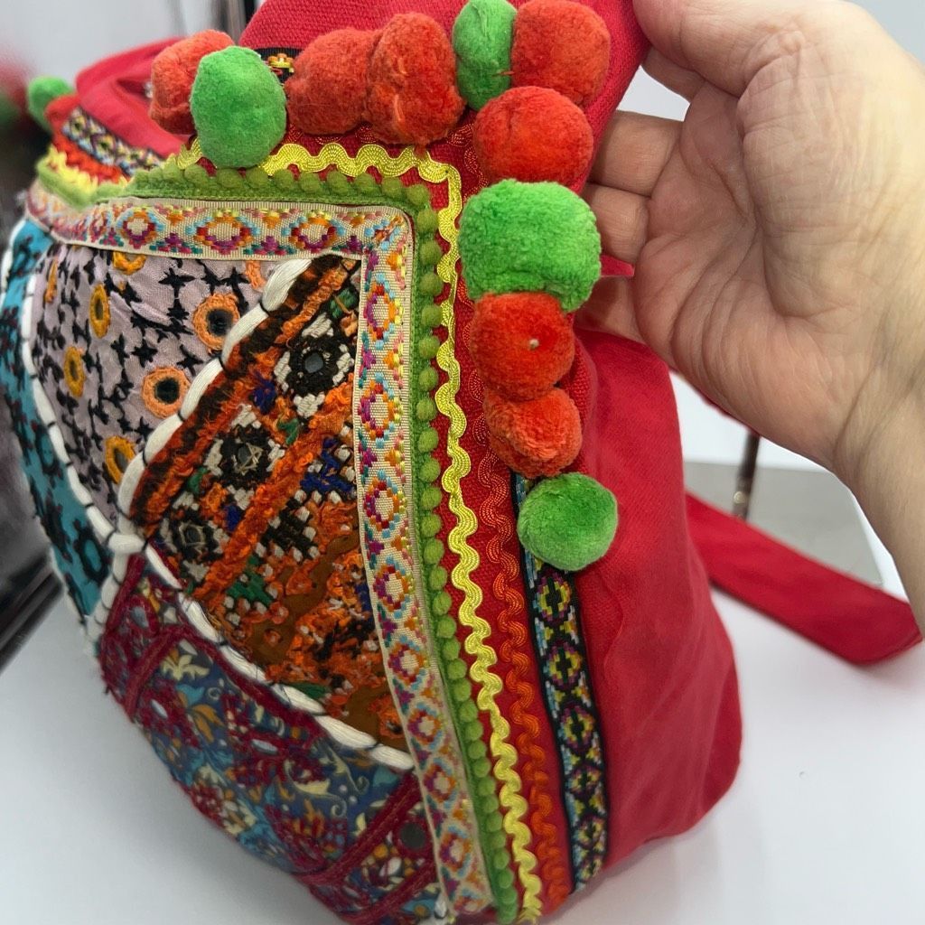 Harve Benard Harve Bernard Vintage Boho Patchwork and Embroidered Hobo Bag Size ONE SIZE - 4 Thumbnail