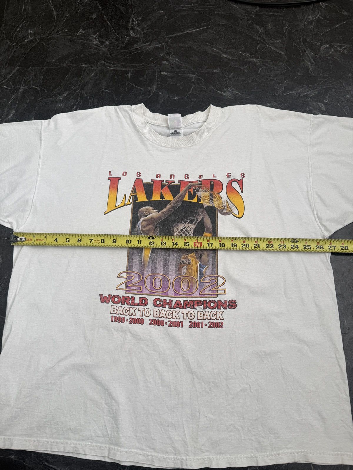 Fruit Of The Loom Vintage 2002 lakers tee kobe and shaq Size US XXL / EU 58 / 5 - 5 Thumbnail