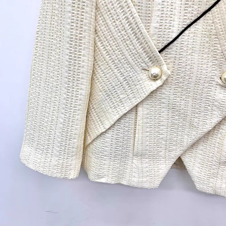 Chanel Chanel Off-white cotton pearl button long-sleeved jacket Size XS / US 0-2 / IT 36-38 - 4 Thumbnail