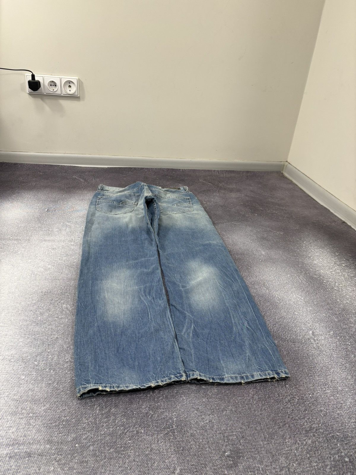 Diesel Diesel Larkee Relaxed NWT Comfort Straight Men’s Denim Jeans Size US 30 / EU 46 - 15 Thumbnail