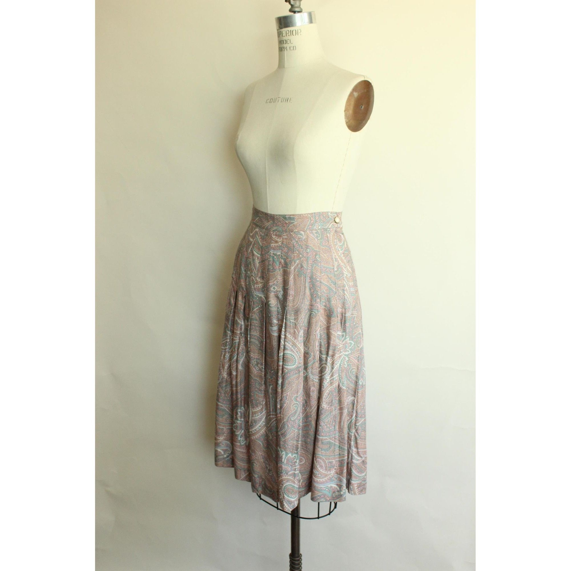 Vintage Vintage 1990s Skirt, SK & Company Pleated Rayon Pink, and Te Size 30" / US 8 / IT 44 - 7 Thumbnail