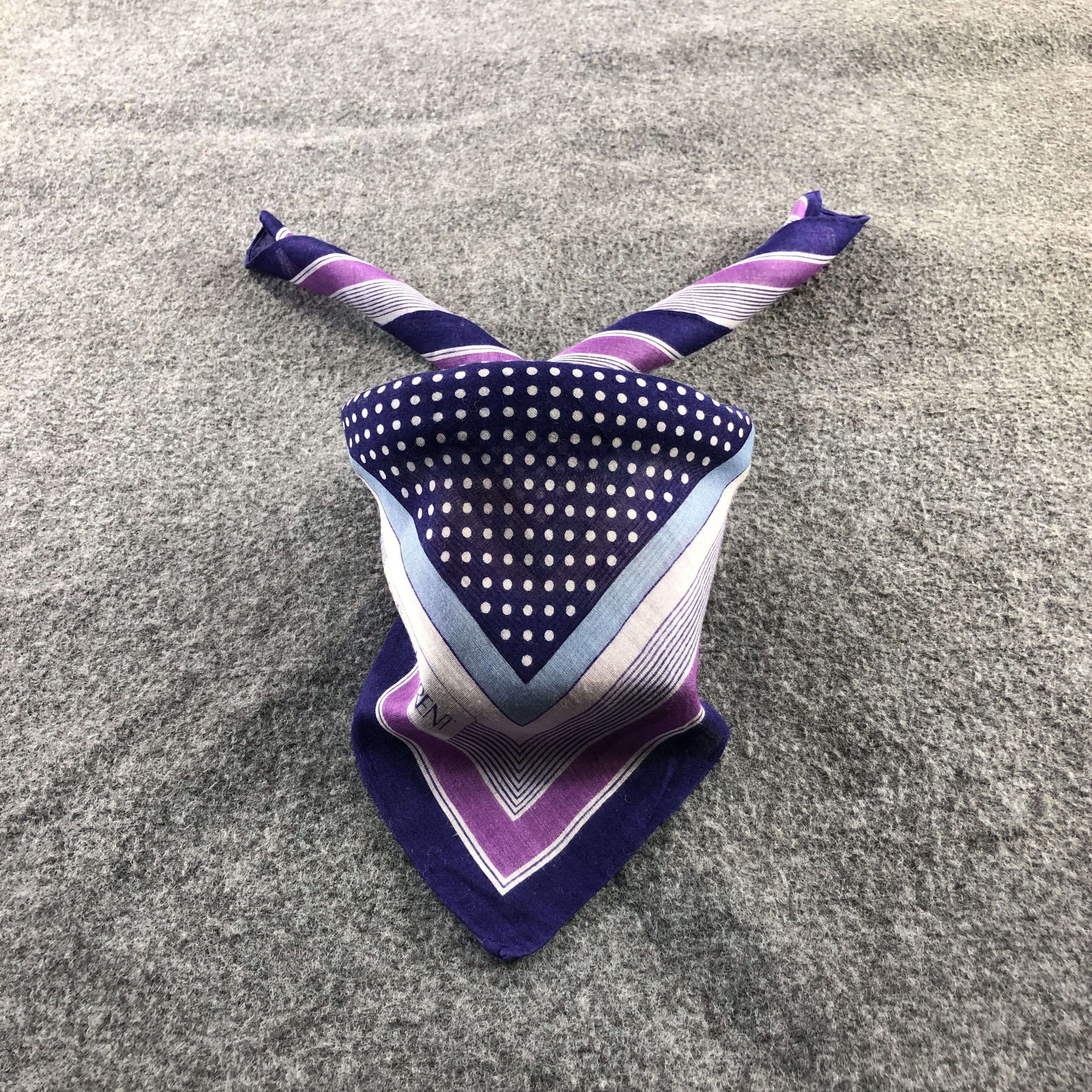 Yves Saint Laurent Yves Saint Laurent Handkerchief Neckerchief Bandana H2618 Size ONE SIZE - 1 Thumbnail