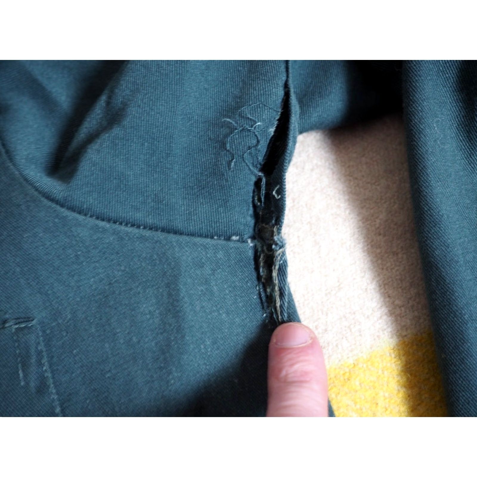 Vintage VINTAGE 50s 60s Faded Green Twill Polycotton Grunge Work Shirt Mens S Button-Front Shirt Green 1950s Grunge Casual Mens Shirts Size US S / EU 44-46 / 1 - 7 Thumbnail