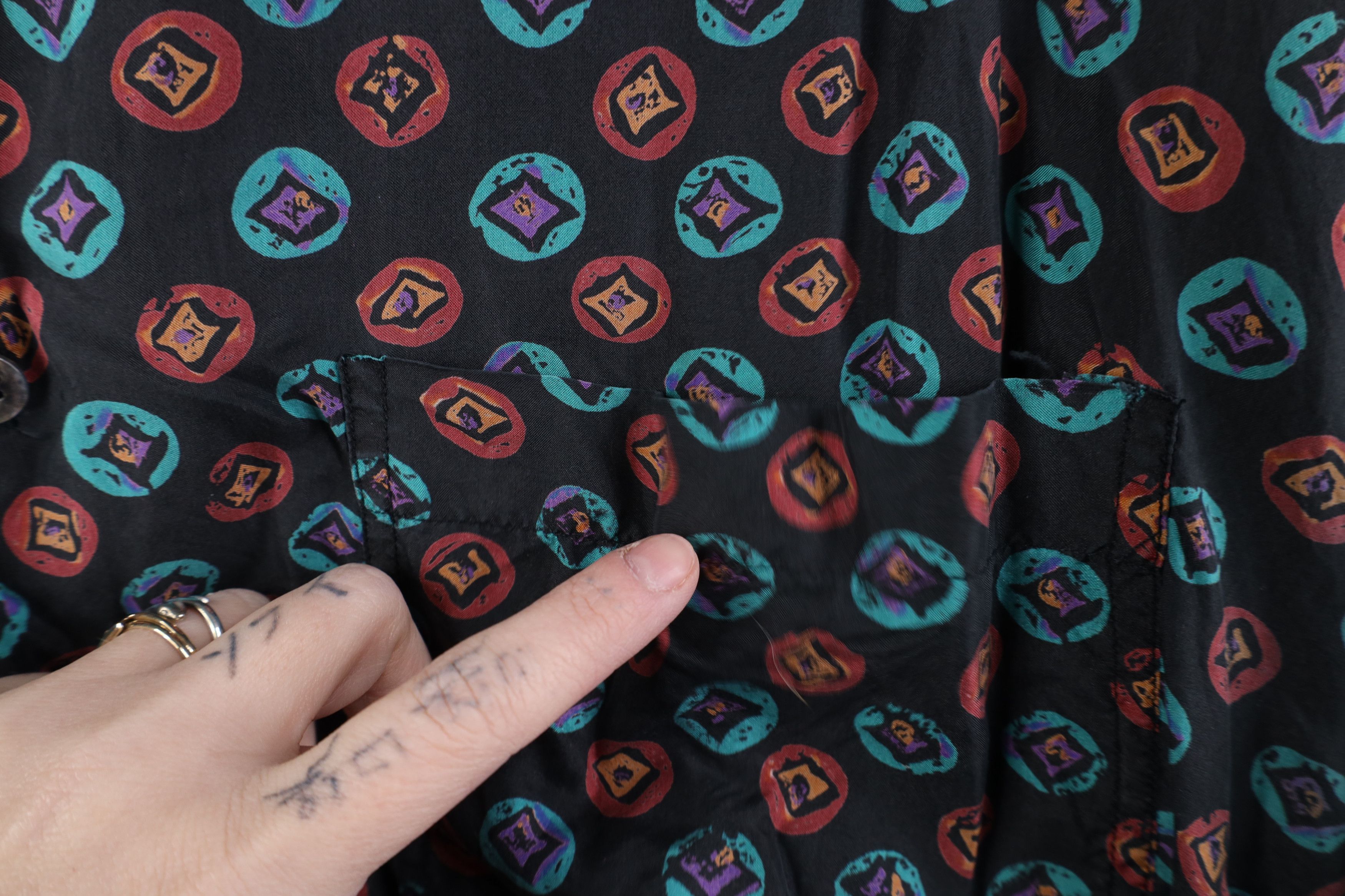 Vintage Vintage 90s Streetwear Short Sleeve Collared Button Shirt Size US XL / EU 56 / 4 - 4 Thumbnail