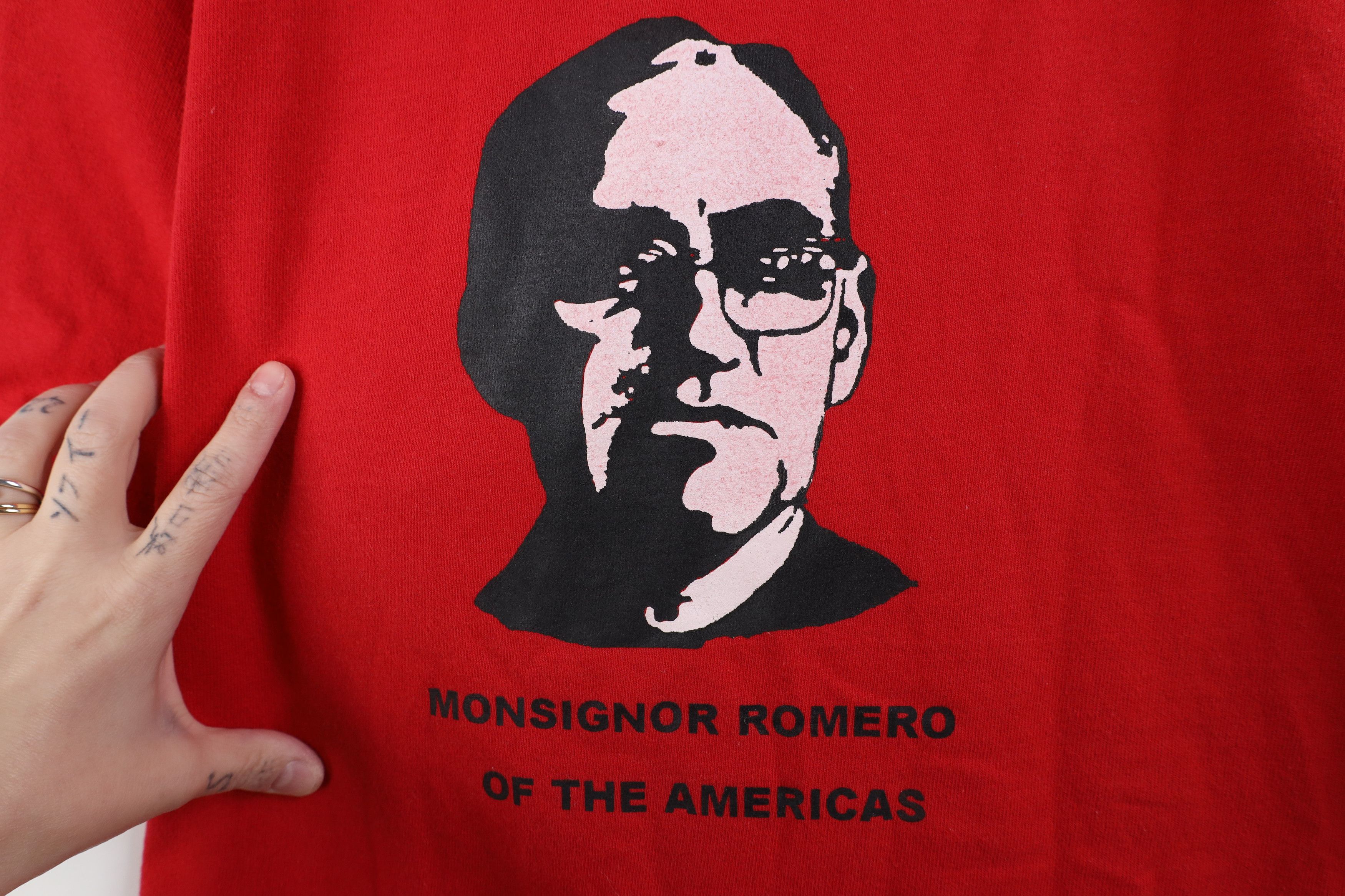 Vintage Vintage 90s Romero of the Americas Saint Oscar T-Shirt Size US XXL / EU 58 / 5 - 5 Thumbnail