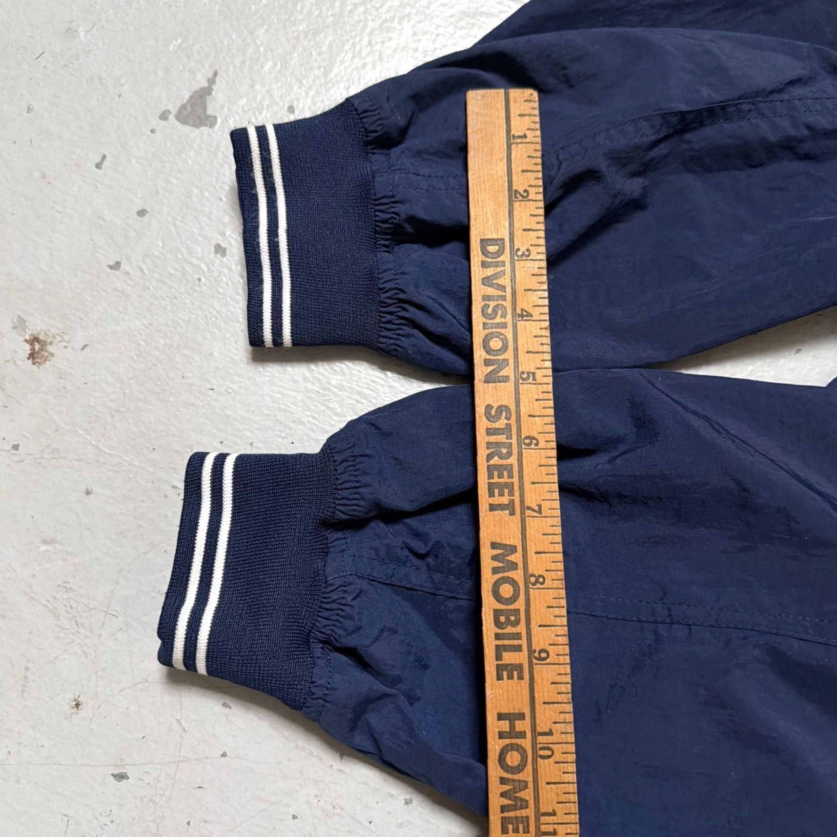 Nike VINTAGE Nike Windbreaker Jacket Unisex Adults L Blue 90s Swoosh Center 1990s Pullover Cambered Check Sports Warm Up Shirt Size US L / EU 52-54 / 3 - 7 Thumbnail