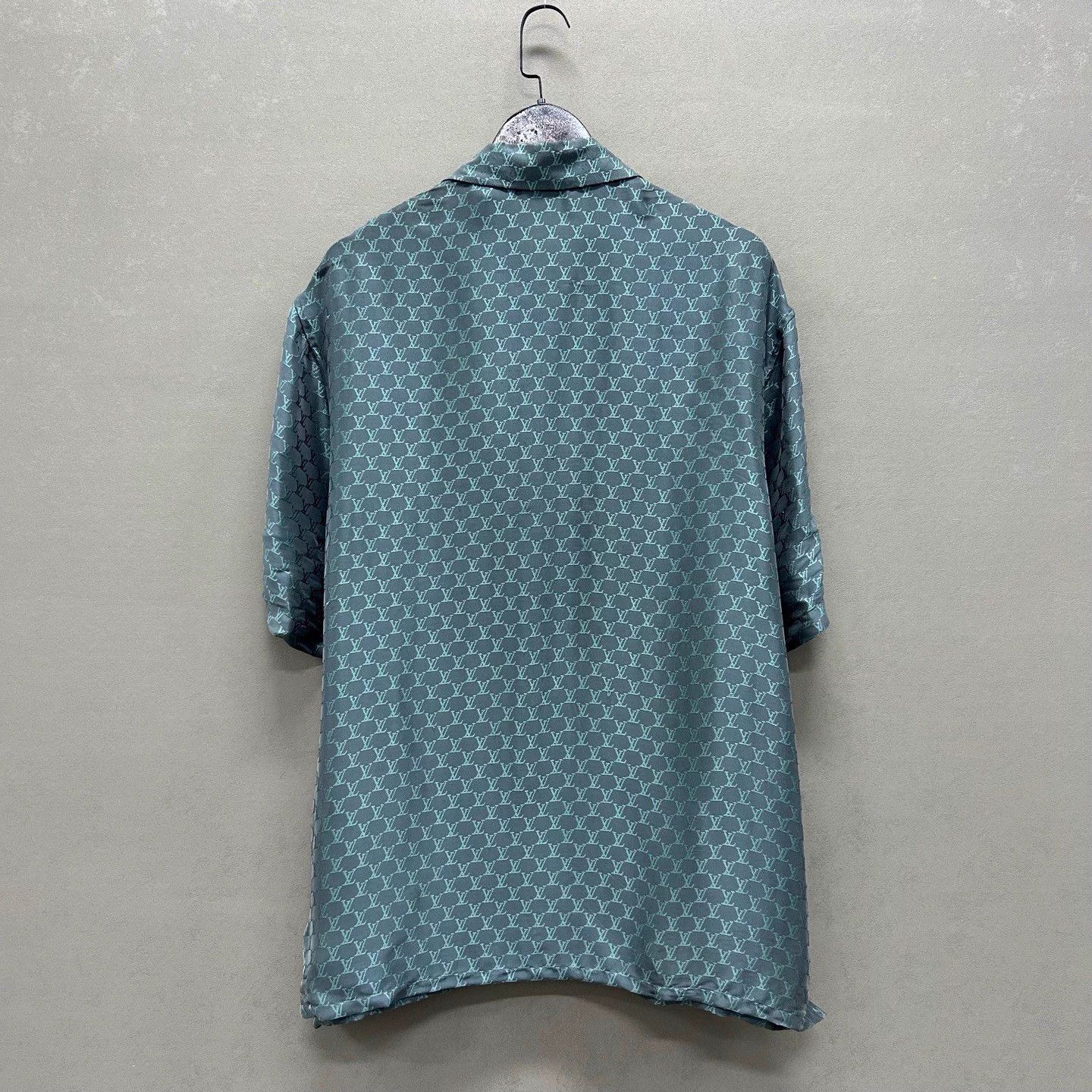 Louis Vuitton LV FW24 Silk Logo Allover Print Short Shirt L New Size US L / EU 52-54 / 3 - 2 Thumbnail