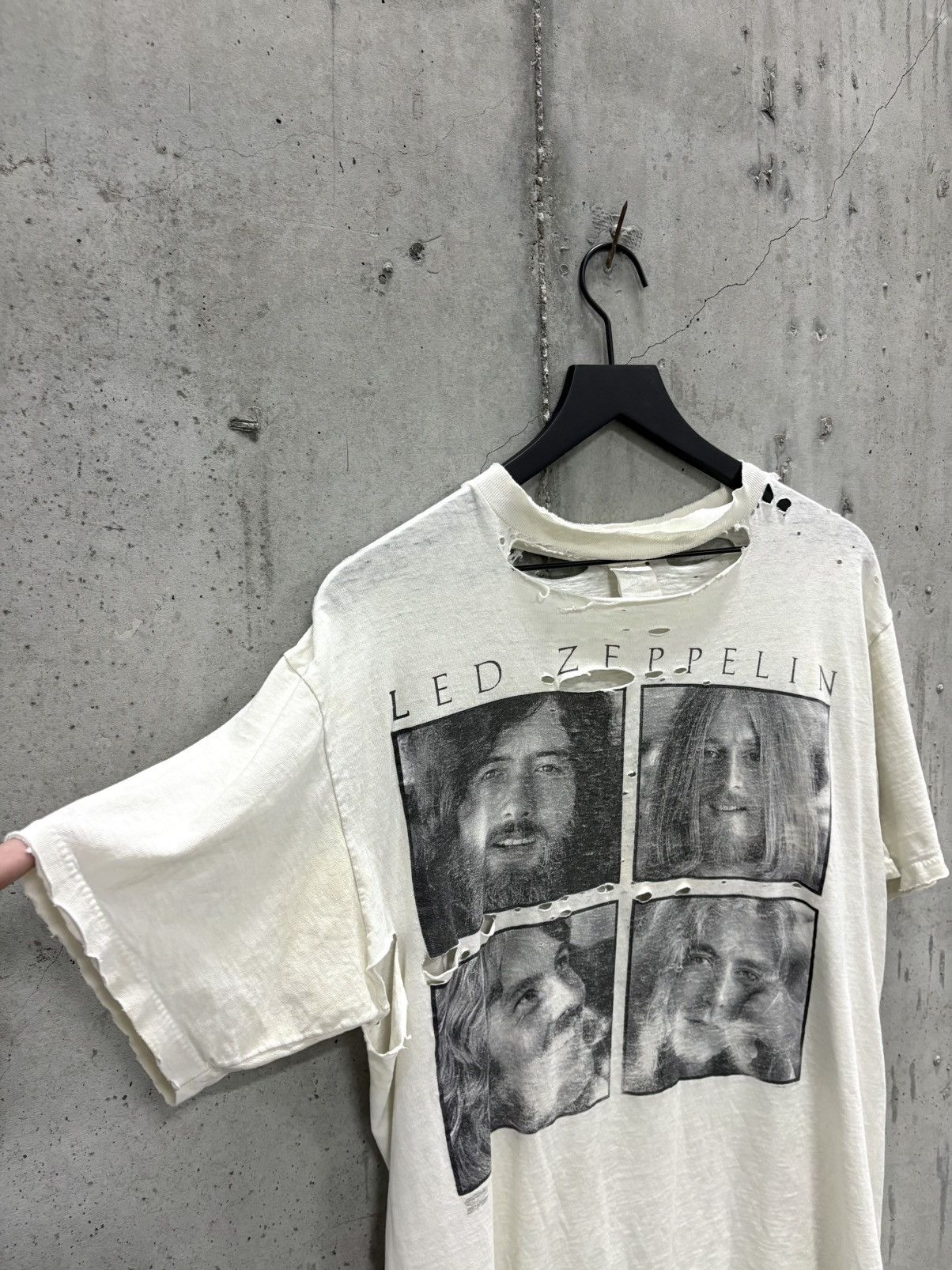 Band Tees Vintage Led Zeppelin Shirt Thrashed Faded Grunge Band Size US L / EU 52-54 / 3 - 2 Thumbnail