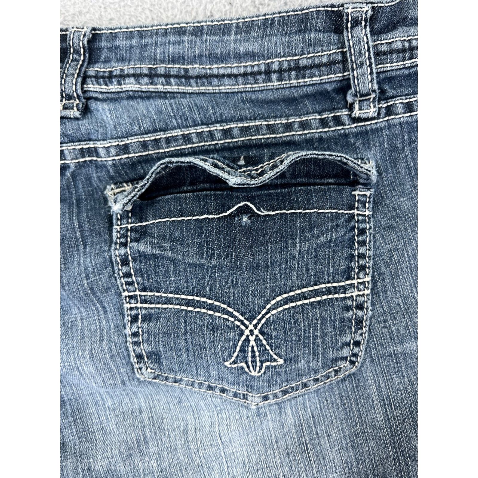 Vintage ZD Missy Jeans Capri Womens 12 Blue Denim Embroidered Stretch Cotton Blend Pockets 5-Pocket Design Mid Rise Adult Jeans Boys? Size 34" / US 12 / IT 48 - 3 Thumbnail