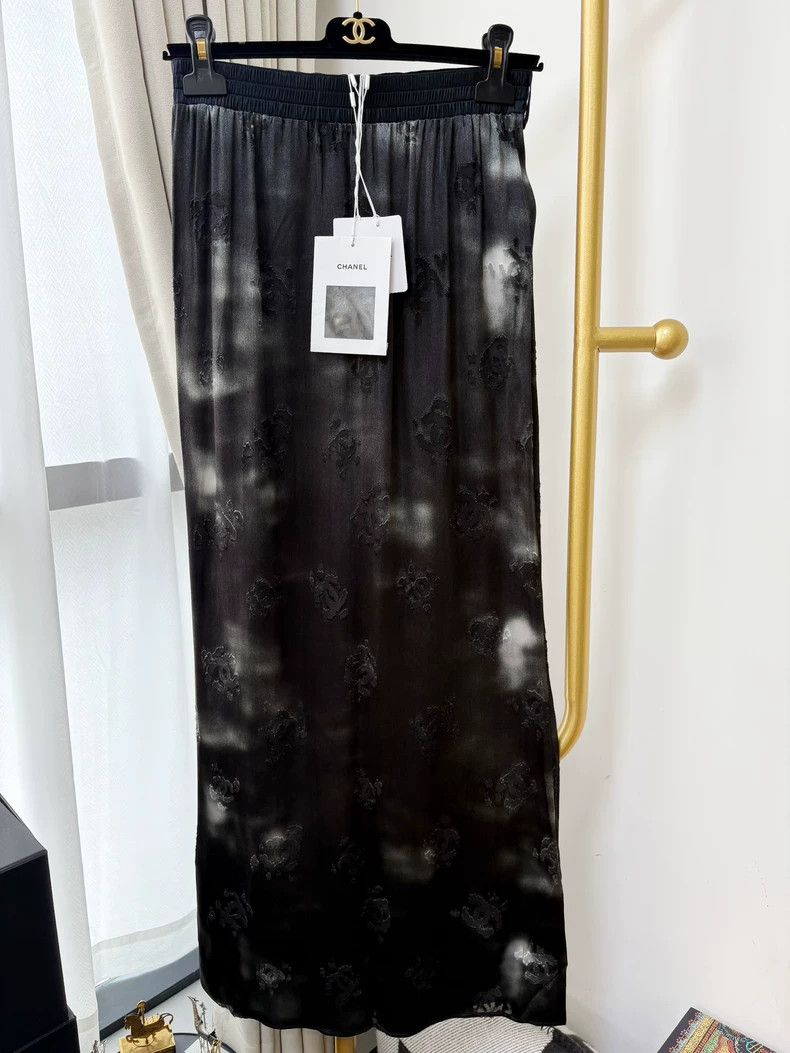 Chanel Chanel 22A black 36-yard ink faded skirt Size 24" / US 00 / IT 34 - 1 Thumbnail