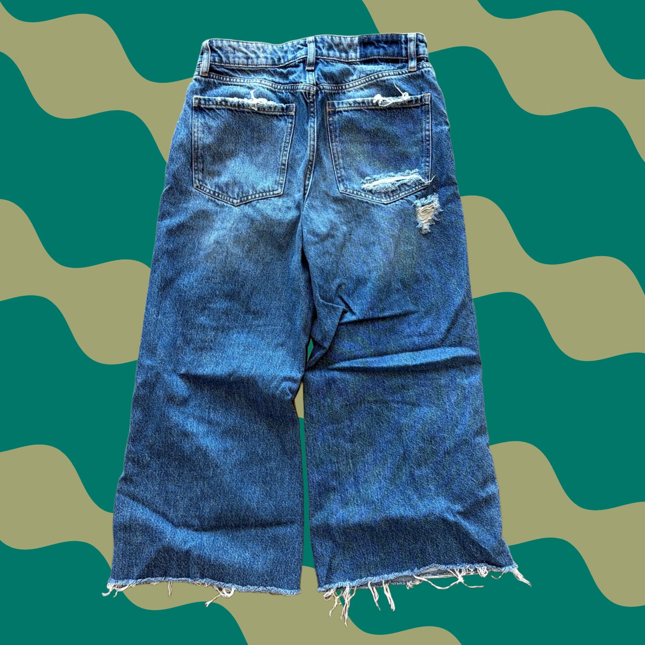 Forever 21 VINTAGE Forever 21 Dark Wash Distressed Holy Wide Leg Baggy Denim Capris 26 Womens Jeans Capris BB 26 Size ONE SIZE - 1 Thumbnail