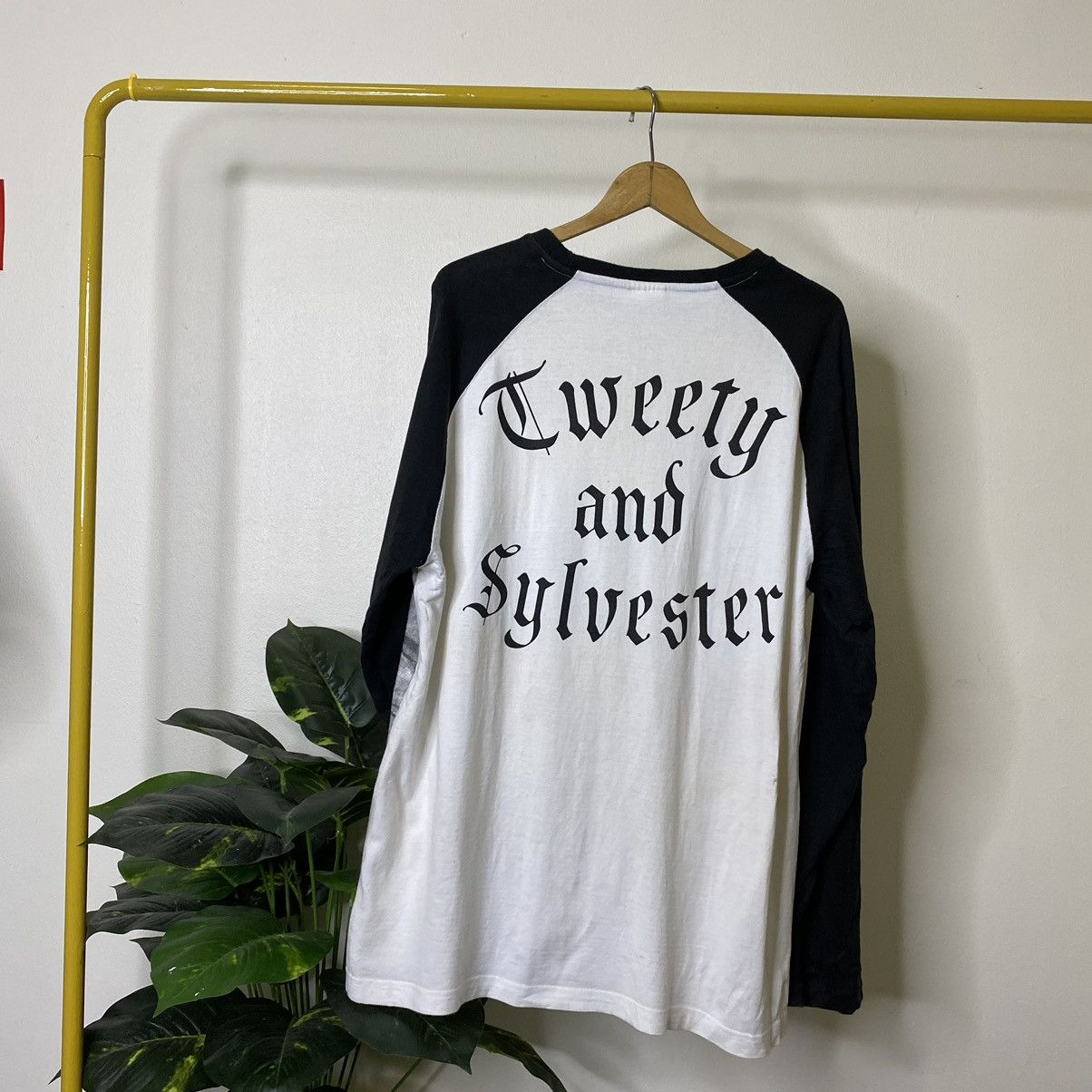 Cartoon Network × Vintage × Warner Bros 2000s Looney Tunes Sylvester & Tweety Overprint LS Tee Size US XL / EU 56 / 4 - 5 Thumbnail