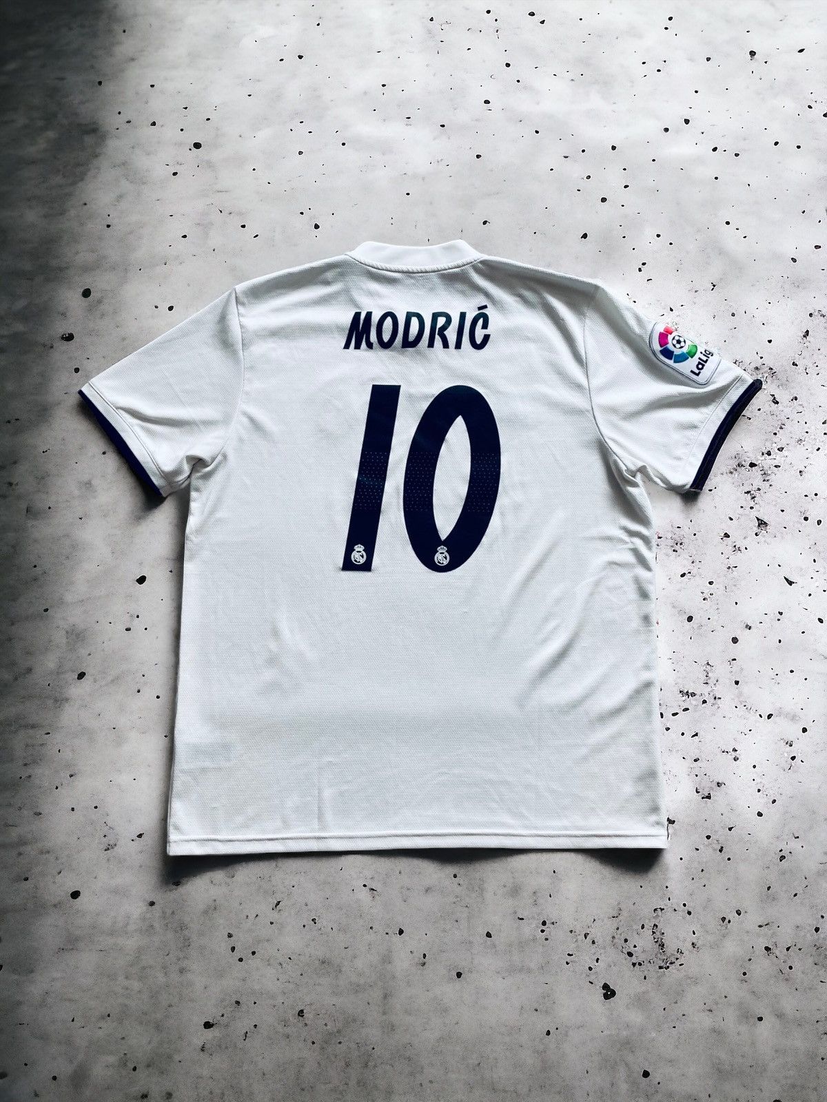 image of Adidas Real Madrid 18/19 Modric Soccer Football Jersey XL in White, Men's