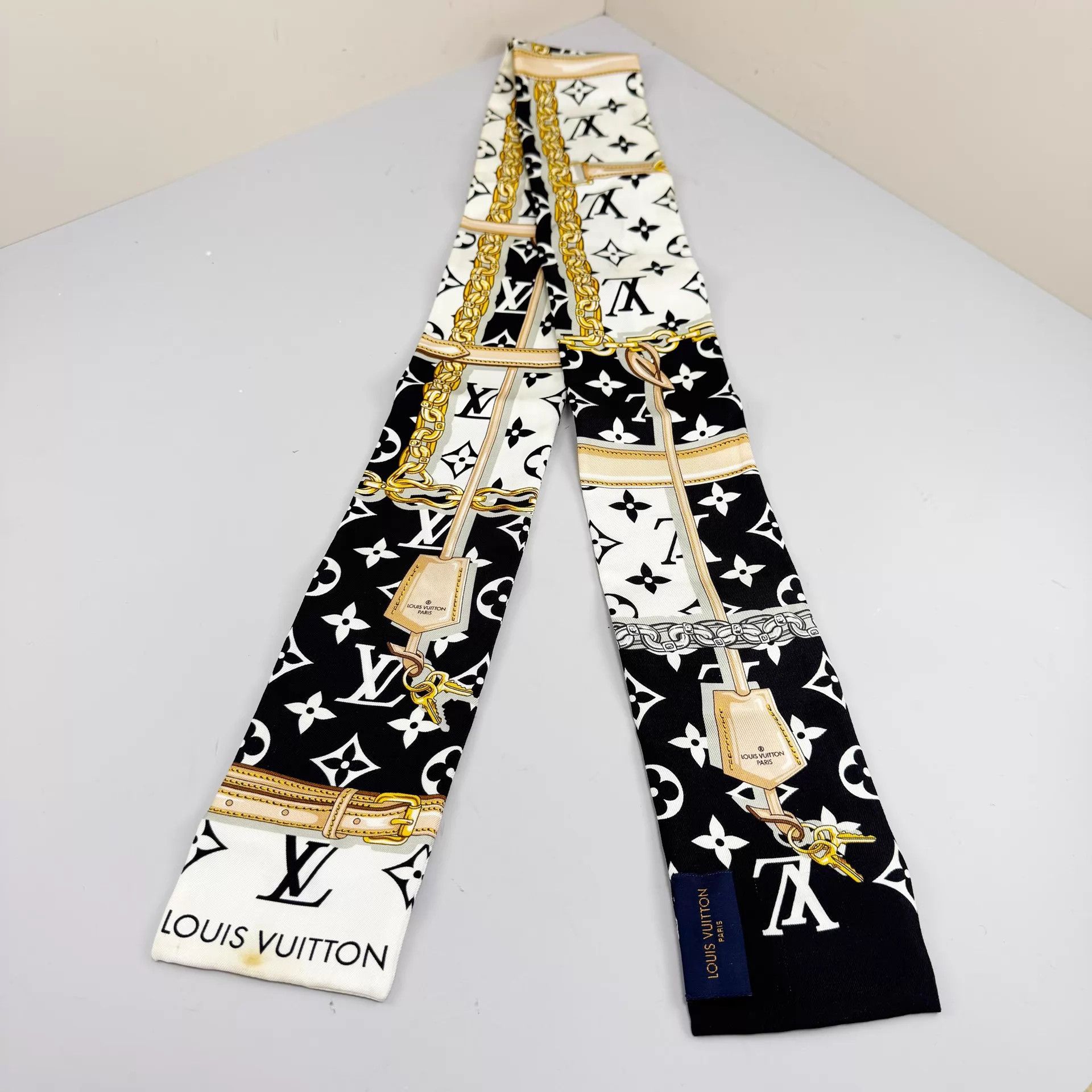 Louis Vuitton LV Black White Monogram 120x8cm 95 New Scarf Size ONE SIZE - 1 Thumbnail