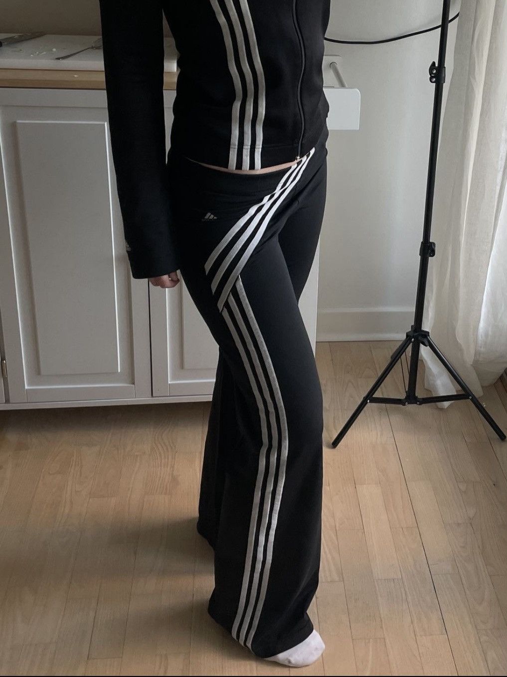 Adidas Very Rare Adidas 3 Stripe Sexy Yoga Low Waisted Flared Size 28" / US 6 / IT 42 - 3 Thumbnail