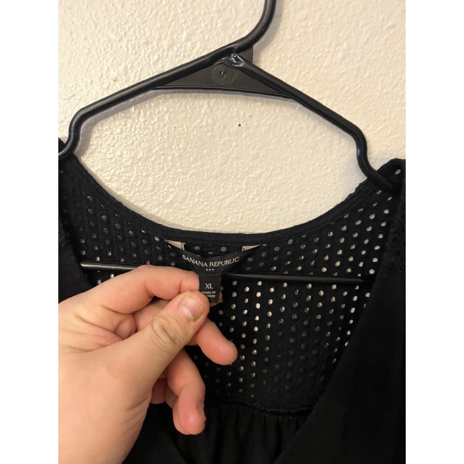 Banana Republic VINTAGE Banana Republic Women's Sleeveless Blouse XL Black Cotton V-Neck Casual 2010s Size XL / US 12-14 / IT 48-50 - 3 Thumbnail