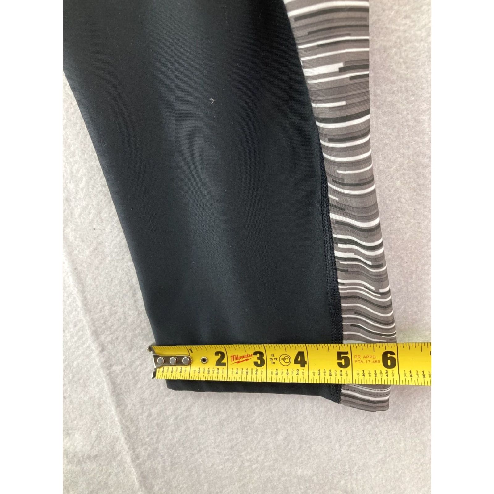 Under Armour Under Armour Yoga pants Womens Black Large Compression Crop Size 36" / US 14 / IT 50 - 7 Thumbnail