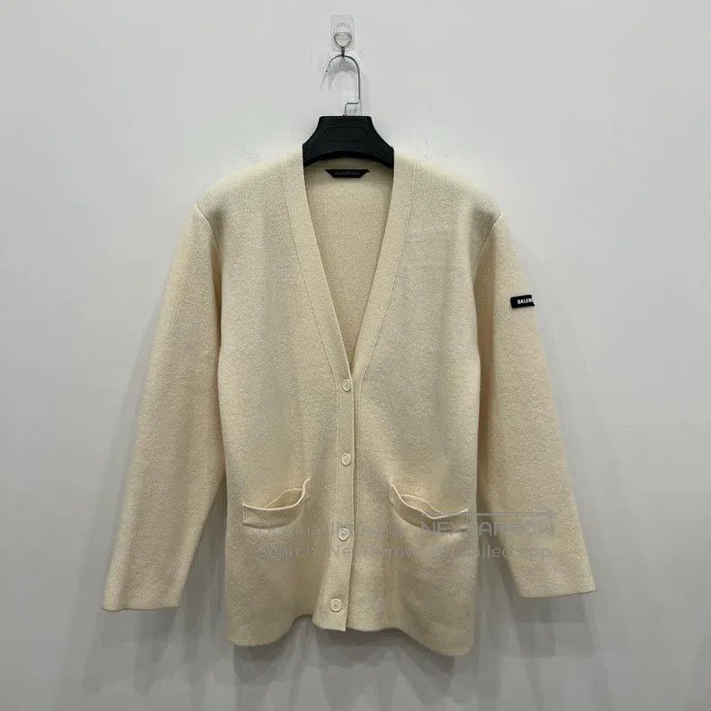 Balenciaga Balenciaga White Sleeve Logo Cardigan Size US S / EU 44-46 / 1 - 1 Thumbnail